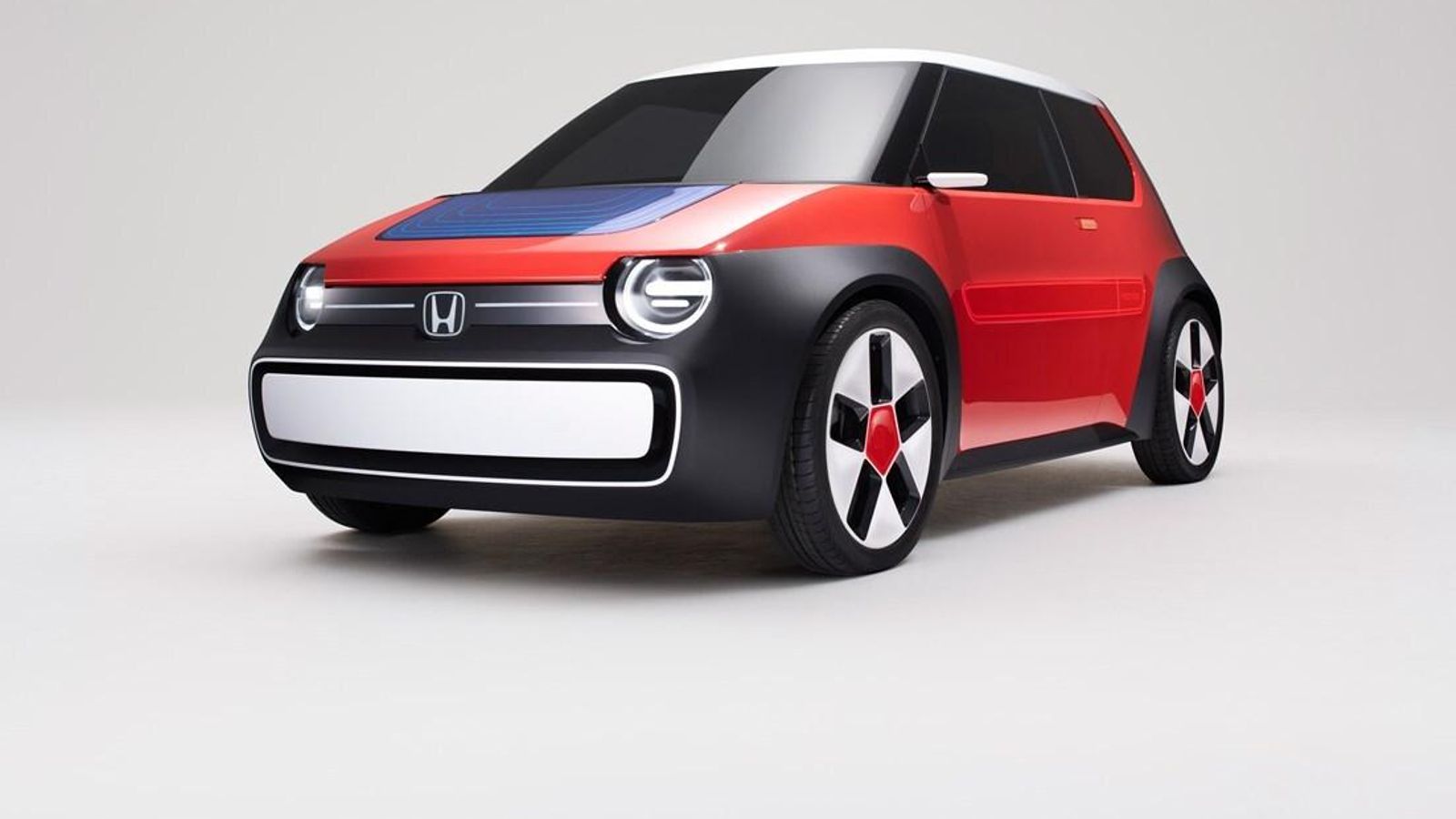 Con este pequeño modelo que, en cierto modo, recuerda al Honda e, la marca pretende llevar masivamente los materiales reciclados a la producción en serie.