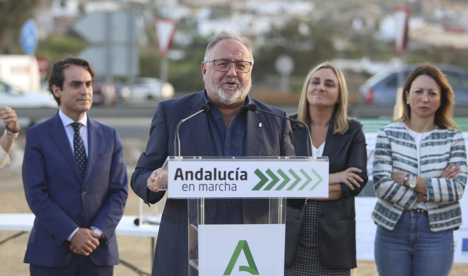El alcalde de Alhaurín de la Torre, este viernes, en el inicio de las obras para el desdoblamiento del acceso a la hiperronda.