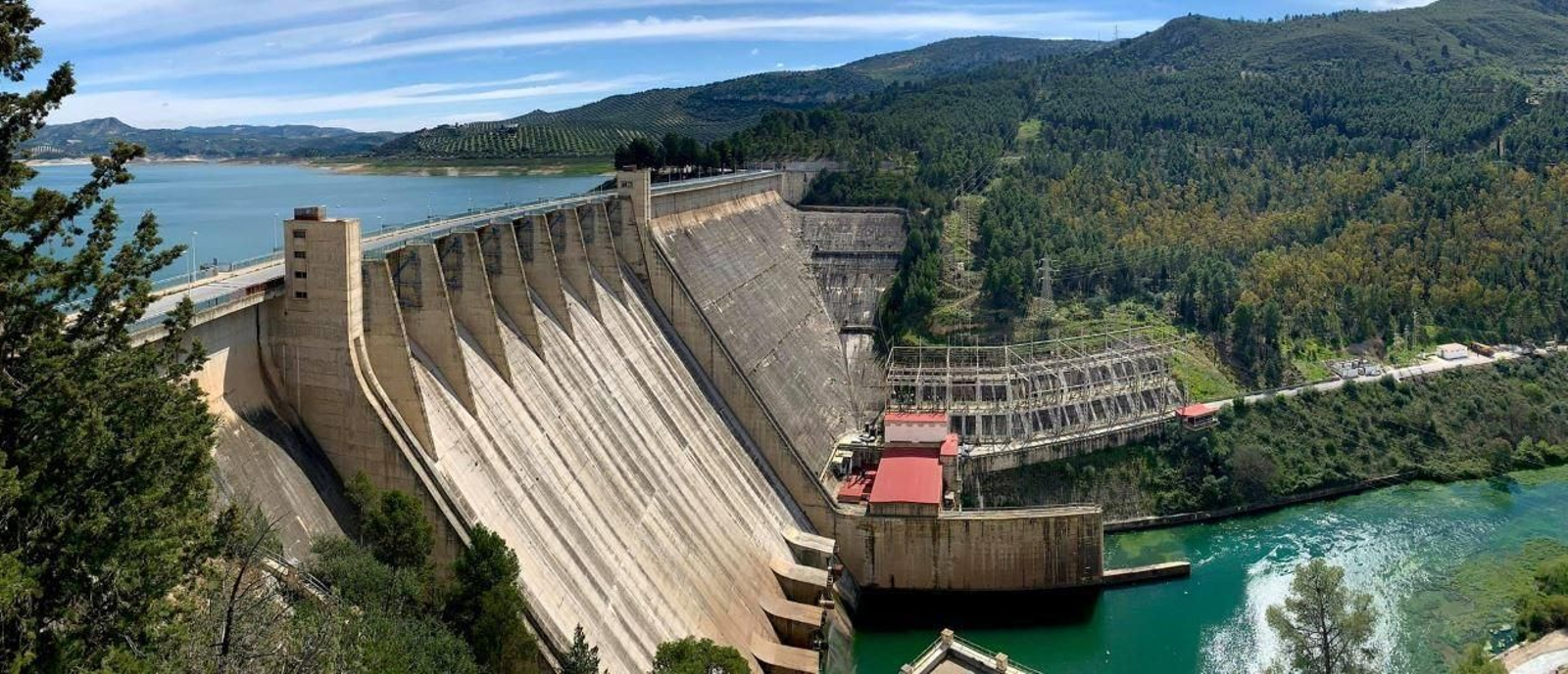 La presa del pantano de Iznájar. La presa del pantano de Iznájar.