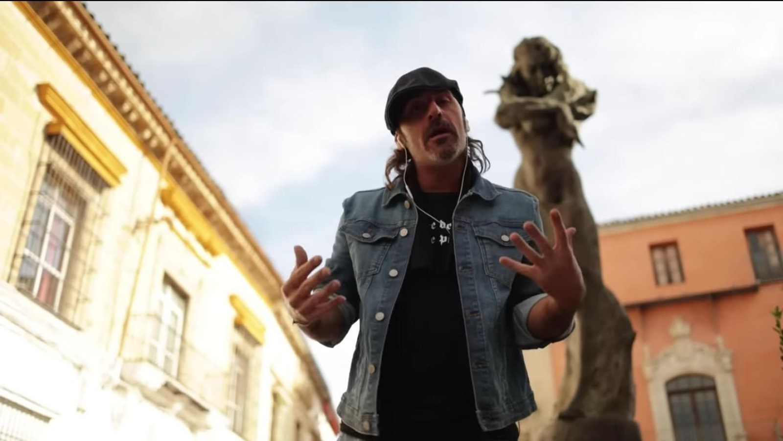 Momento del videoclip de 'De fiesta con Lola Flores', de Miguel Campello. Momento del videoclip de 'De fiesta con Lola Flores', de Miguel Campello.