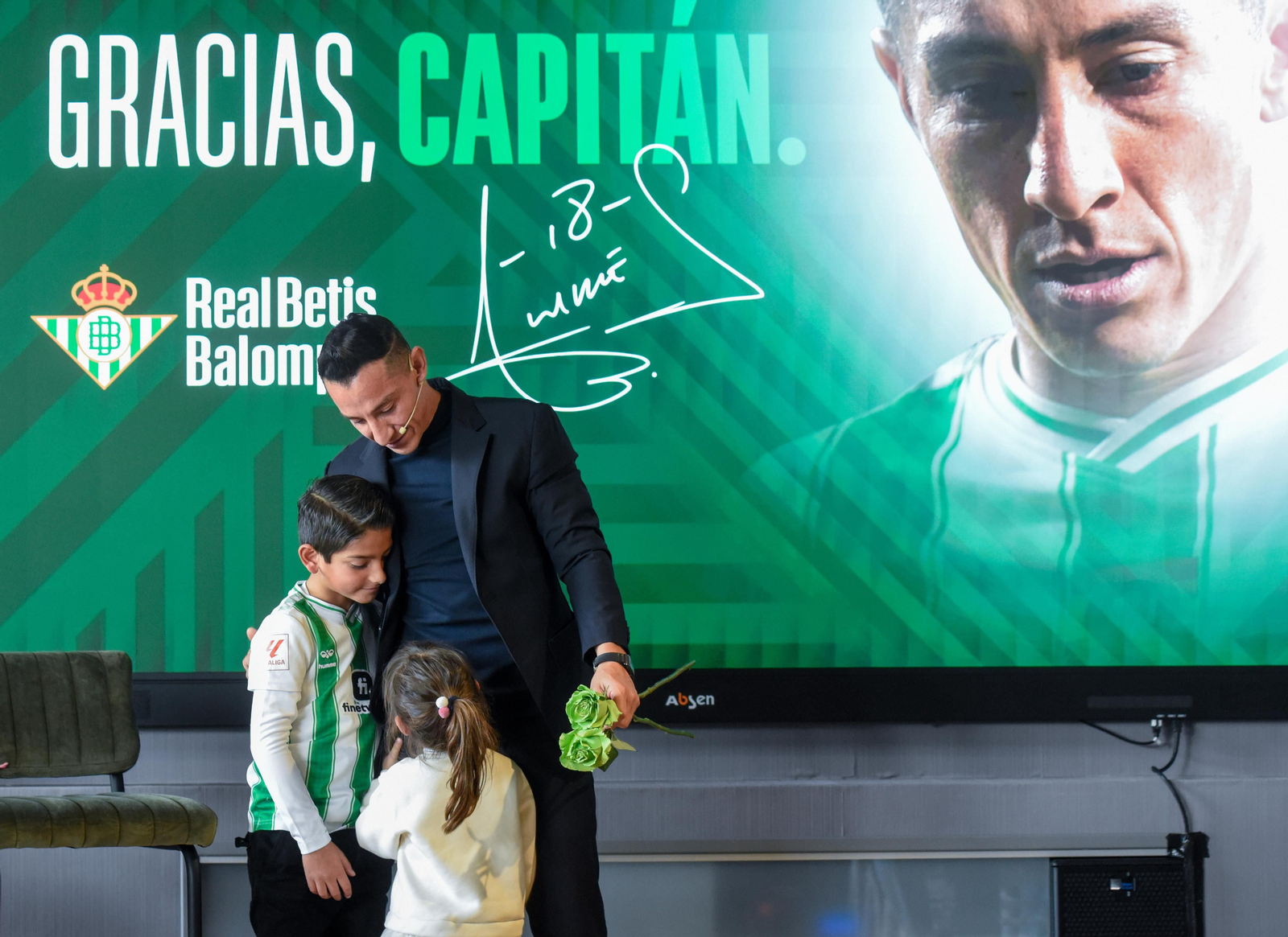 Las imágenes de la despedida de Andrés Guardado