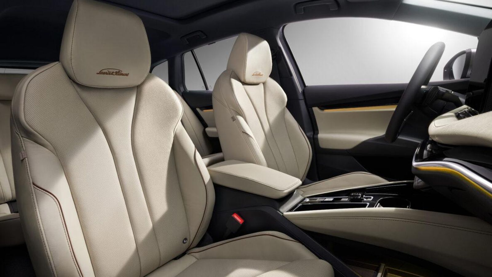 A través del menú de infoentretenimiento, los ocupantes pueden seleccionar entre las tres funciones «ventilación», «calefacción» y «calefacción con ventilación», activar la función de masaje y accionar el ajuste de los asientos.