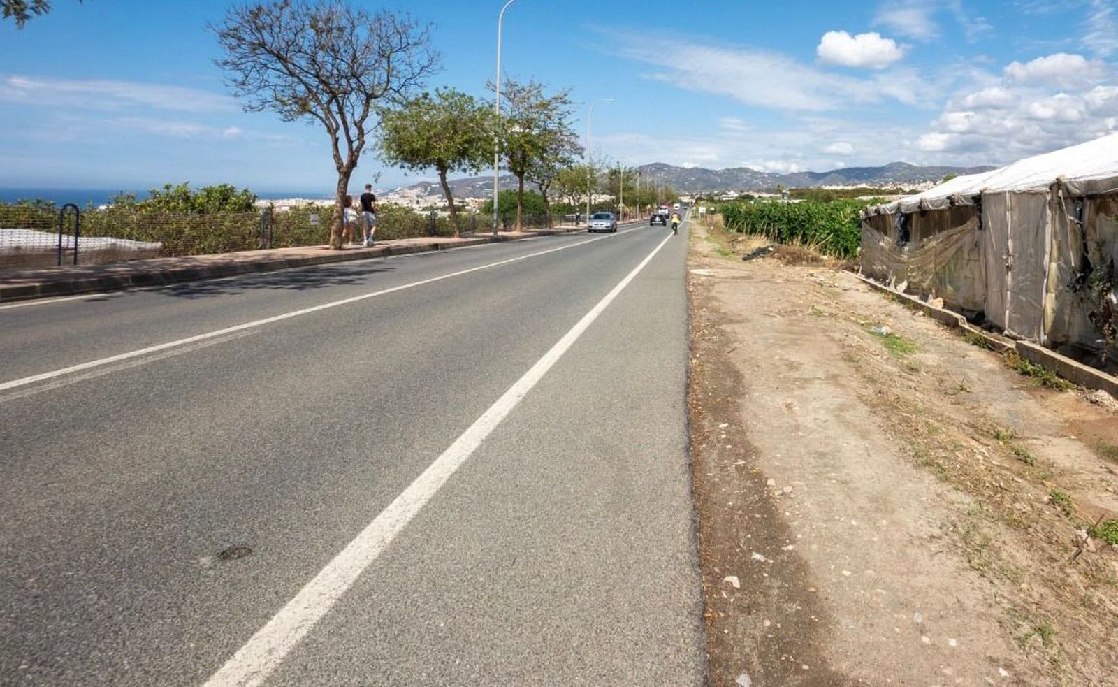 El nuevo tramo del carril bici que discurre al norte de la antigua carretera N-340