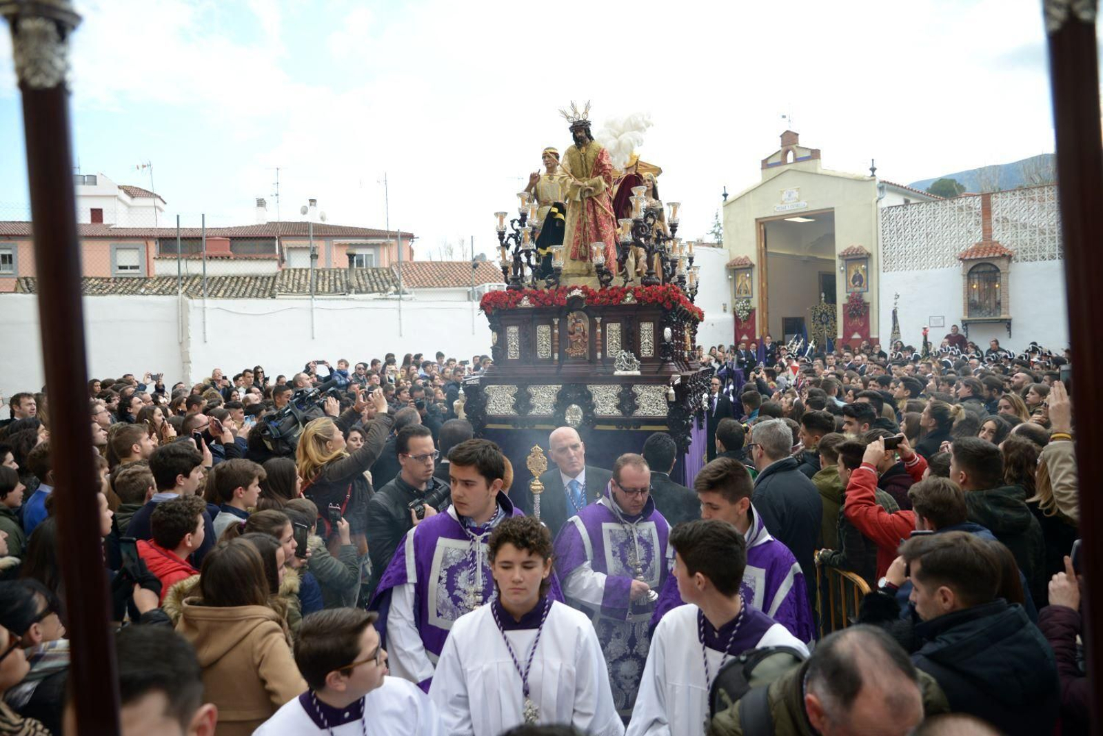 Salida del Cristo de la Piedad el Domingo de Ramos.