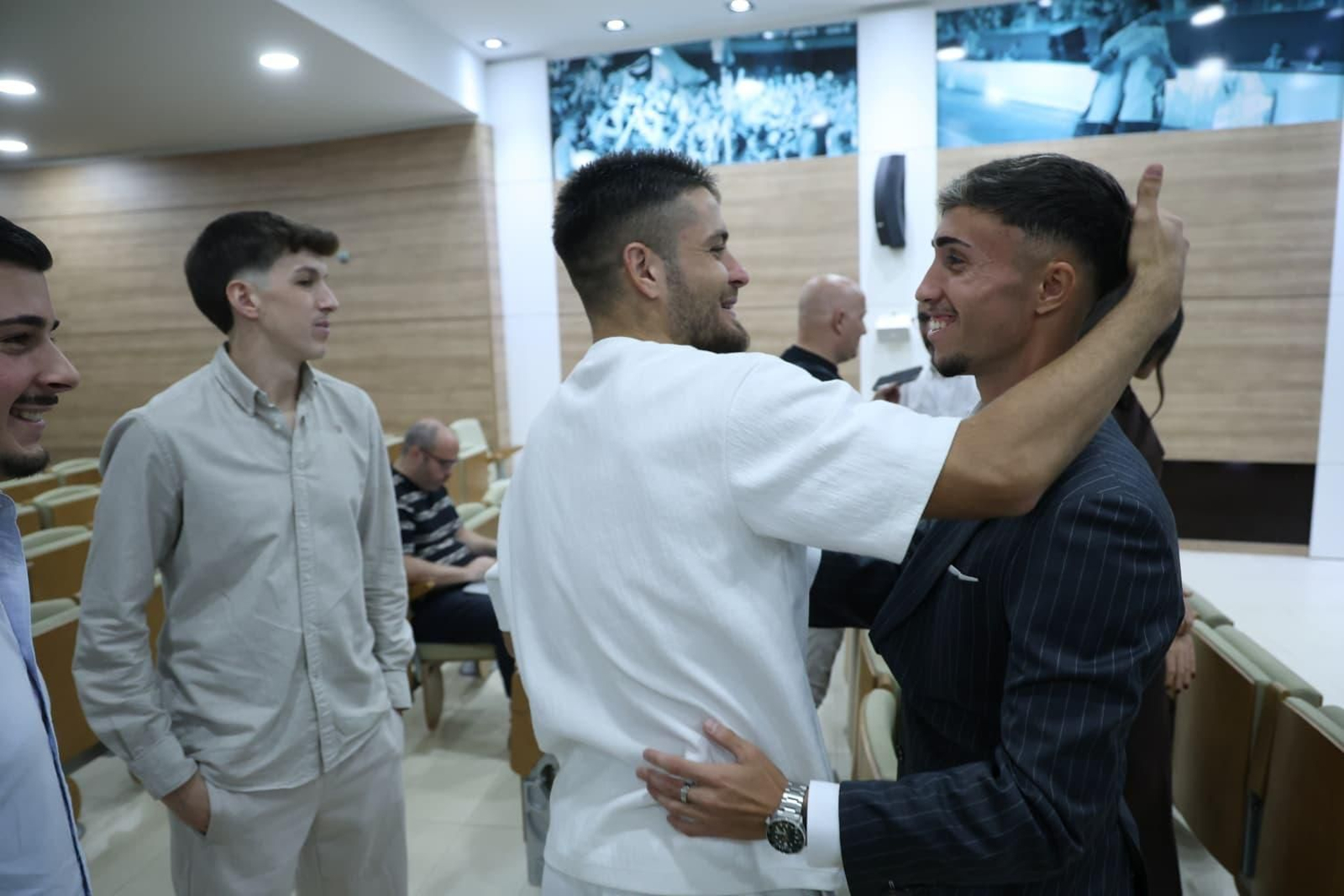 Los jugadores del Málaga CF y su familia arropan a David Larrubia