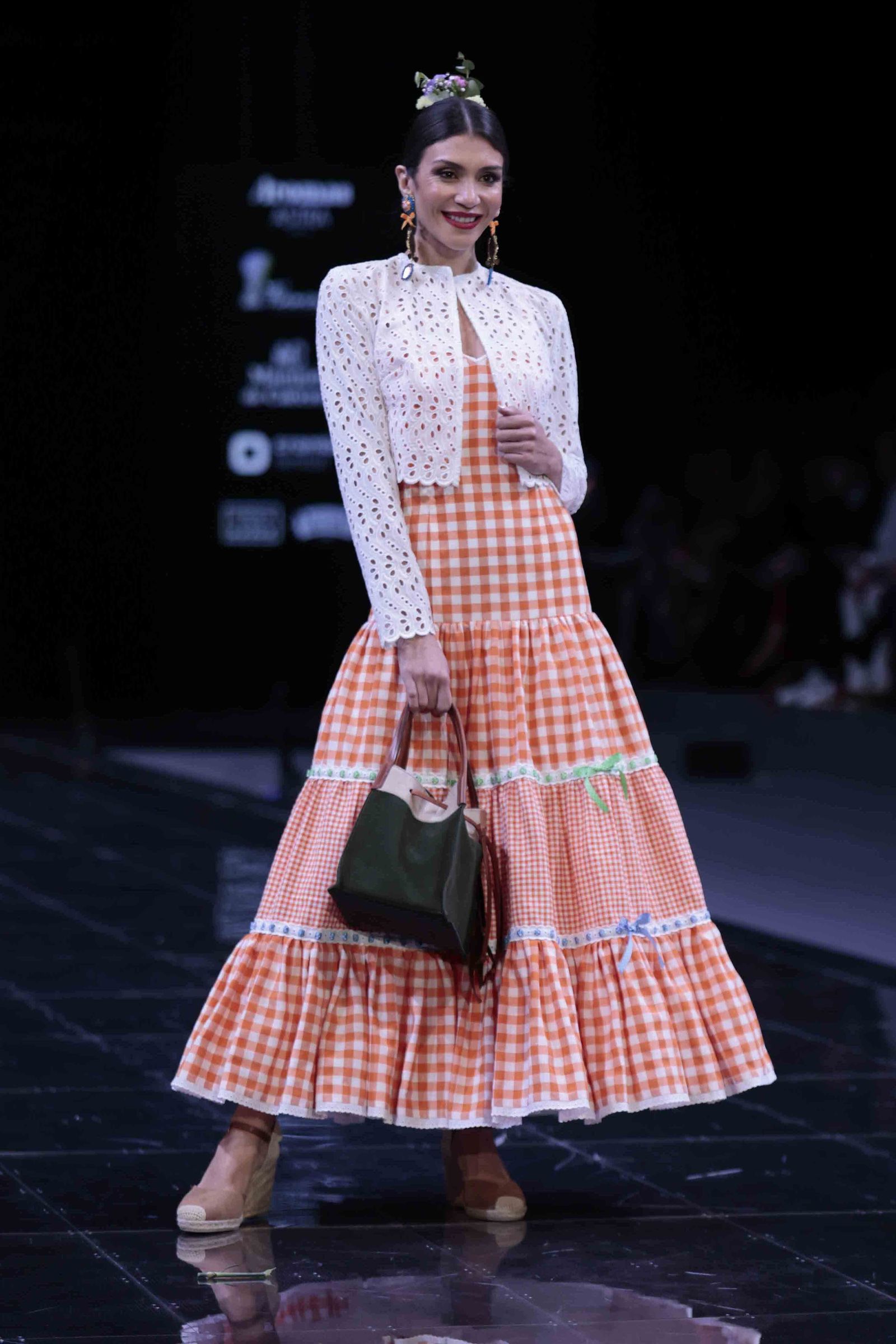 Desfile de Pilar Rubio en SIMOF de 2024, todas las fotos