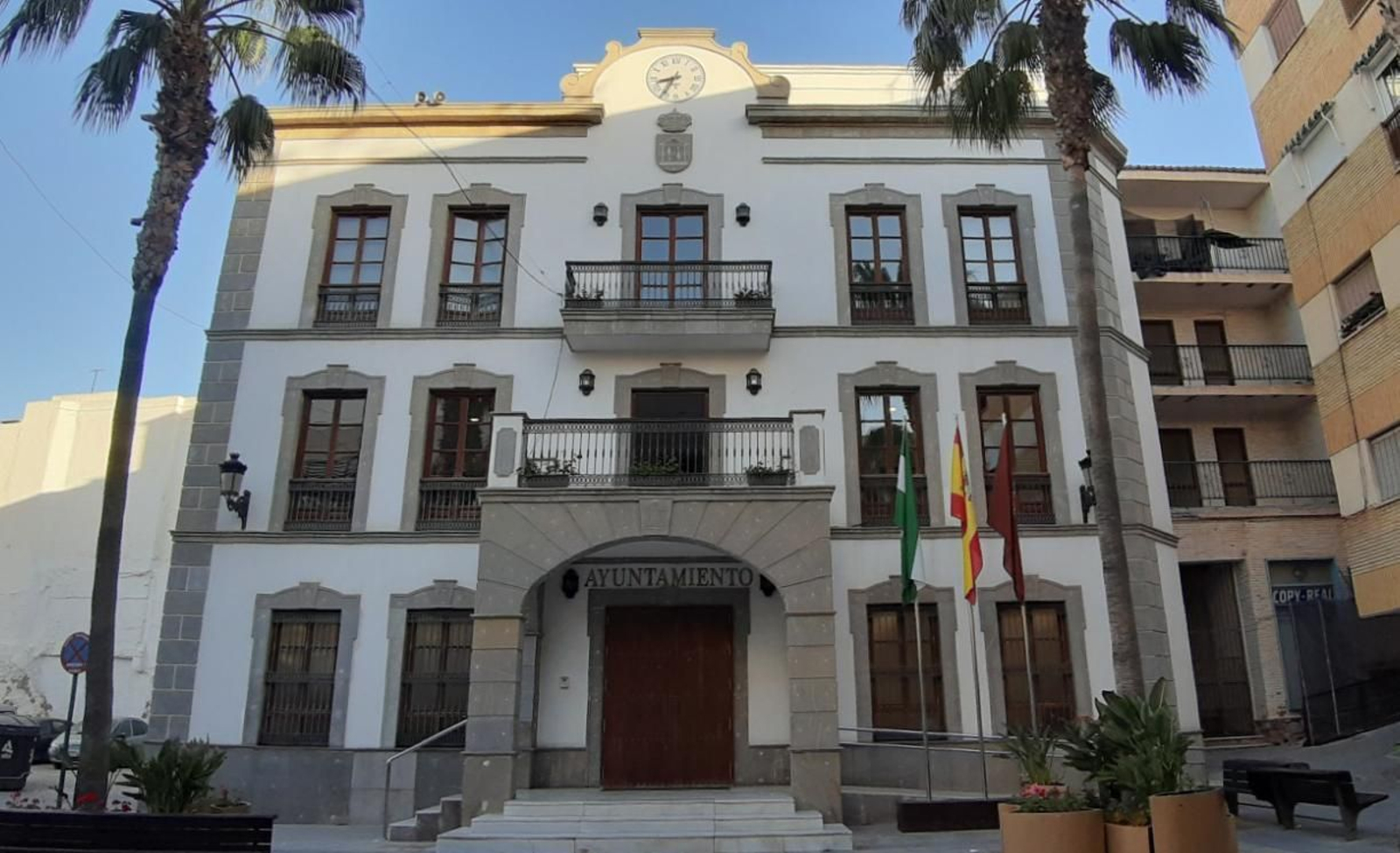 Adra abona más de 400.000 euros a proveedores municipales durante el estado de alarma