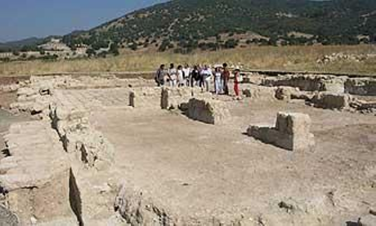 Medina Azahara muestra la mayor calzada islámica de España y una mezquita singular
