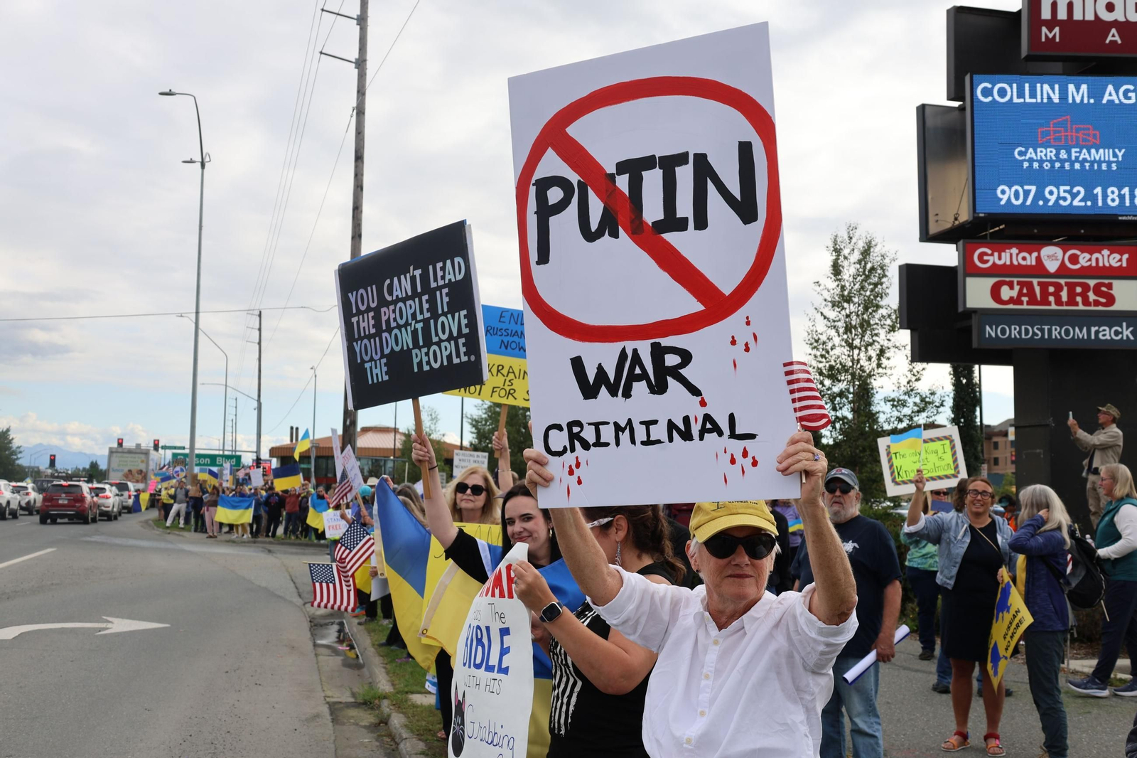 Protesta de los habitantes de Anchorage (Alaska) en contra de la cumbre entre Trump y Putin.