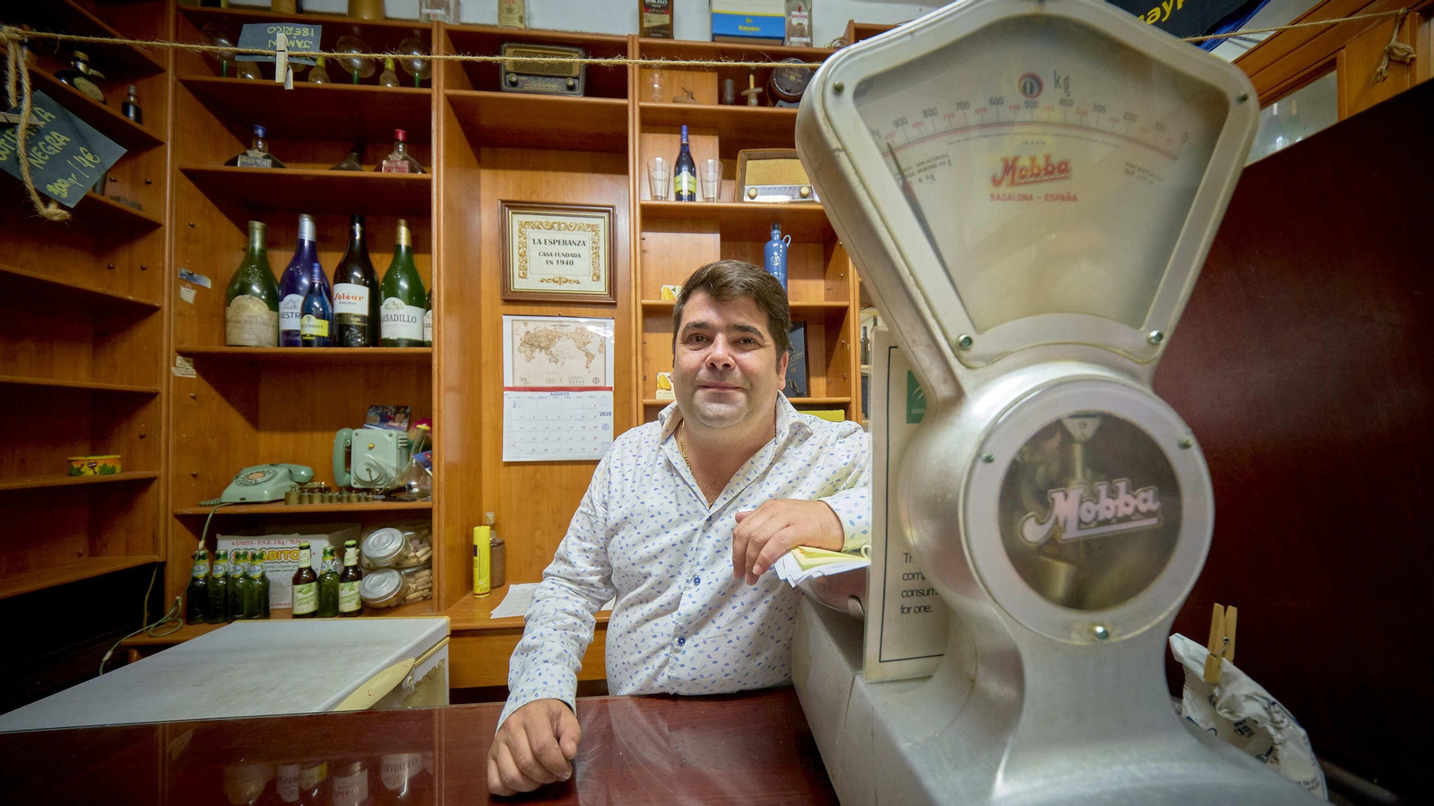 David Gutiérrez en el mostrador de Casa Joaquín.