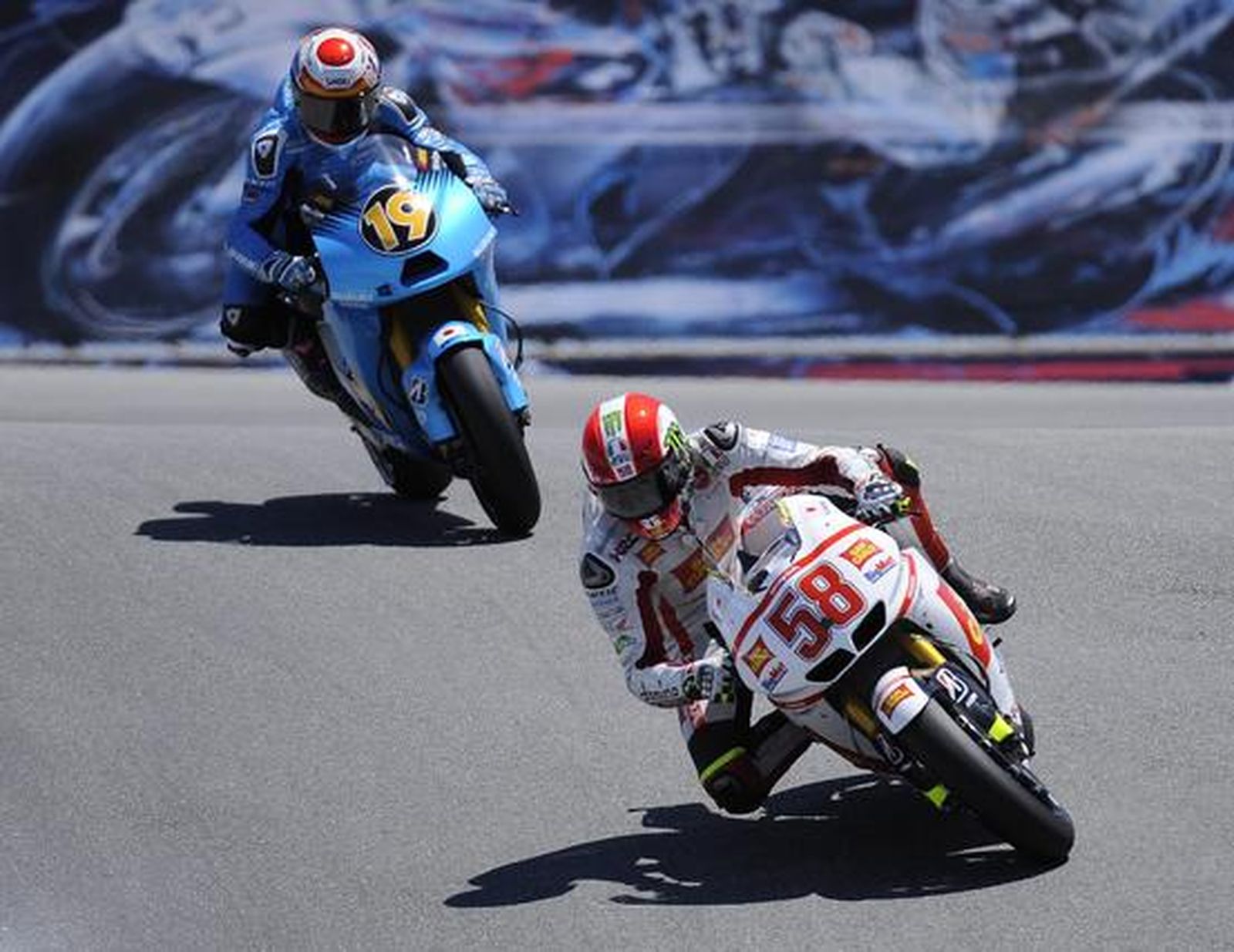 Stoner doblega a Lorenzo y aumenta su ventaja en el mundial

Foto: EFE