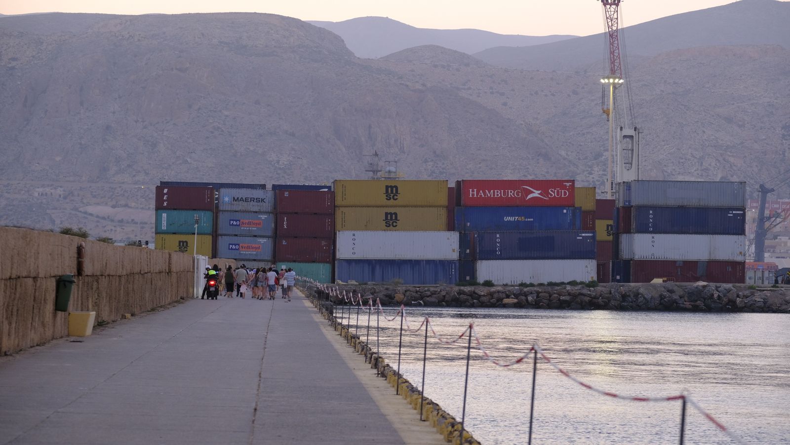 Atardecer en el Faro, organizado por la Autoridad Portuaria de Almería