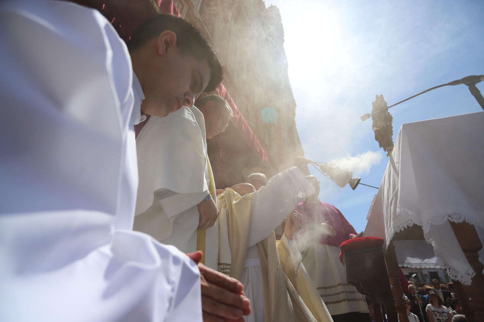 Imágenes del Corpus Christi recorriendo las calles de Huelva