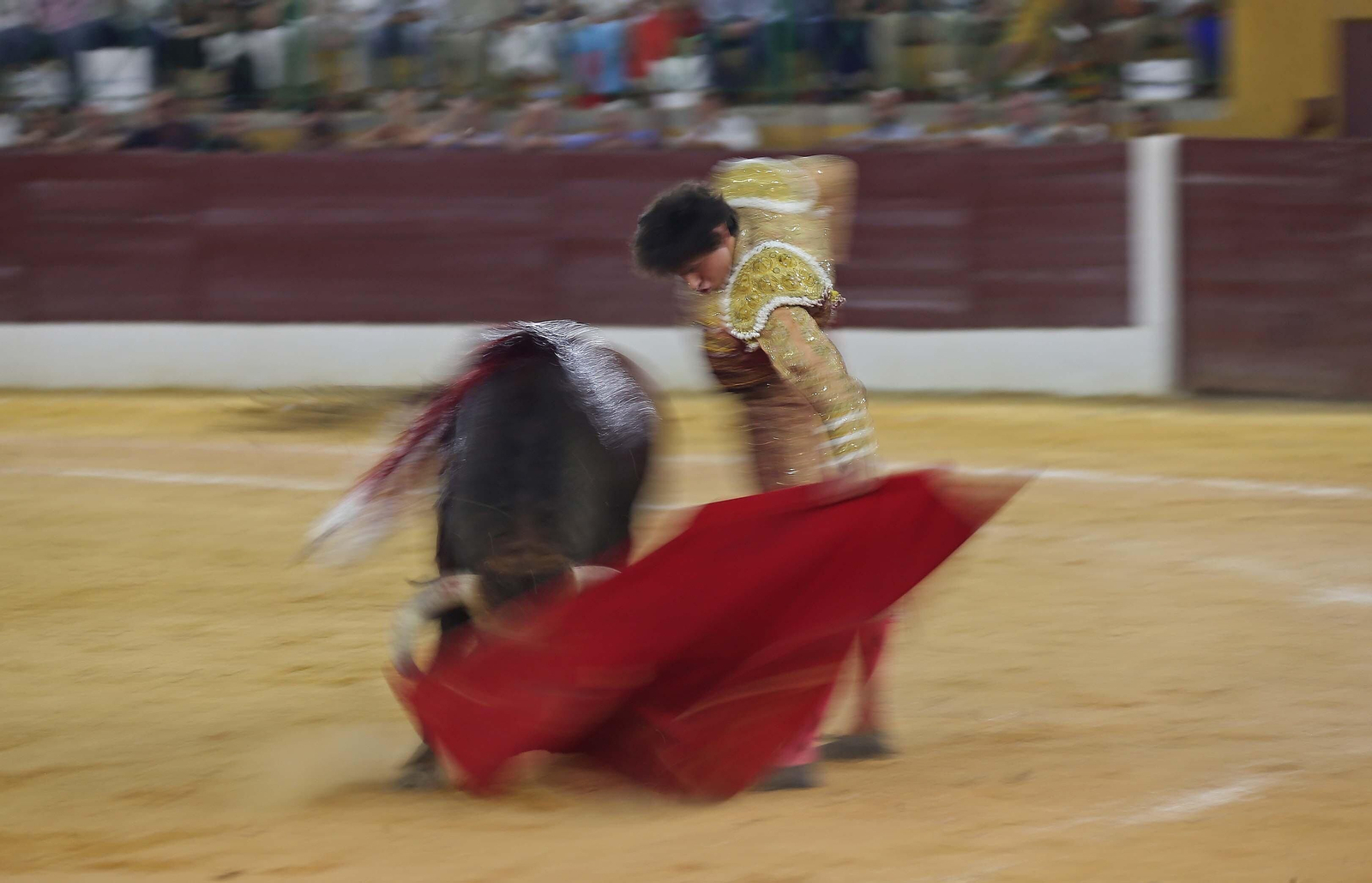 Fotos de la corrida del jueves de la Feria Taurina de La Línea  2023: El Juli, Talavante y Roca Rey