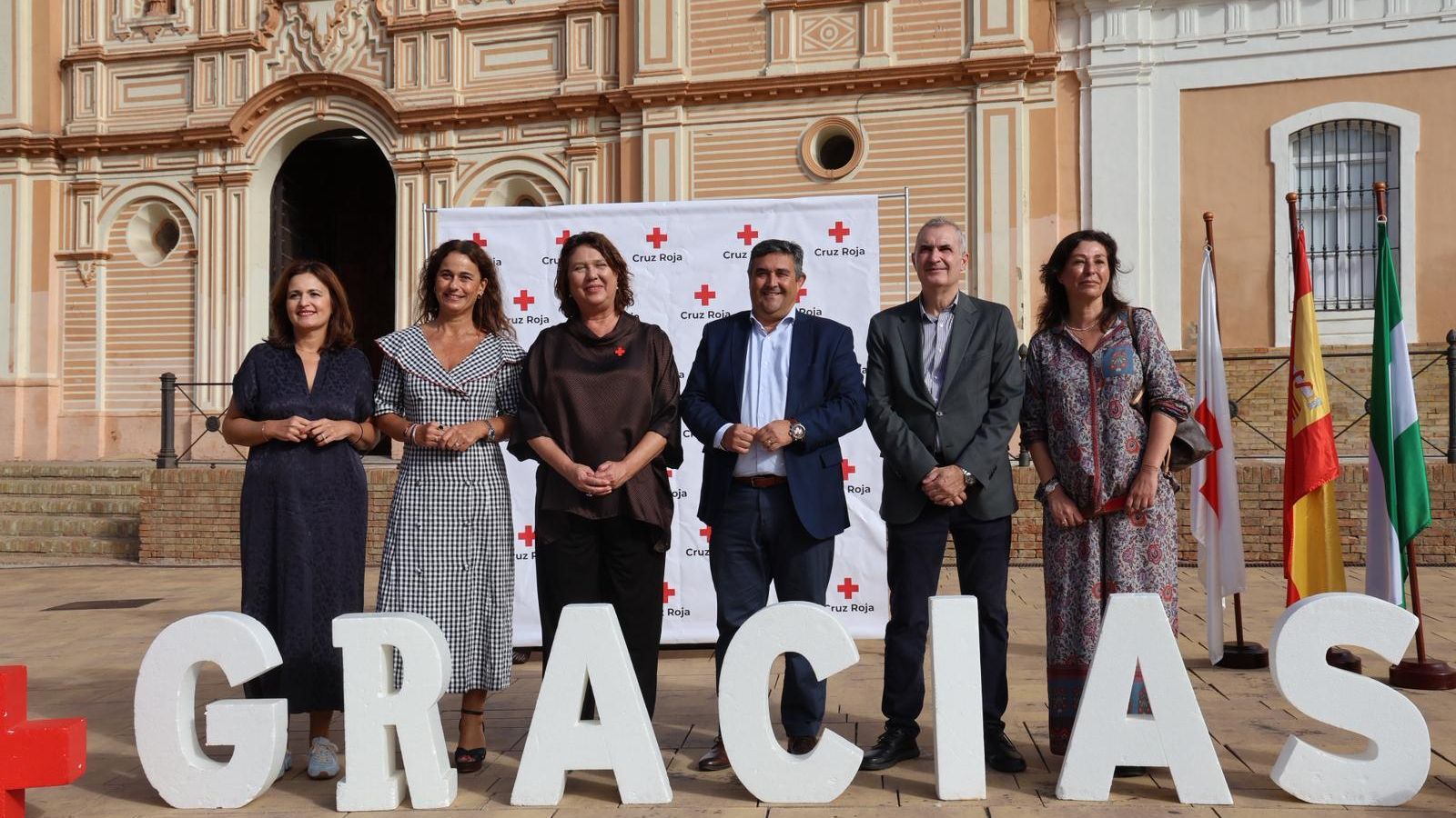 Carmen Díaz, Adela de Mora, Patricia Mauri, Jose Manuel Correa y Manuel Jesús Soriano en la inauguración del Día de la Banderita en Huelva.
