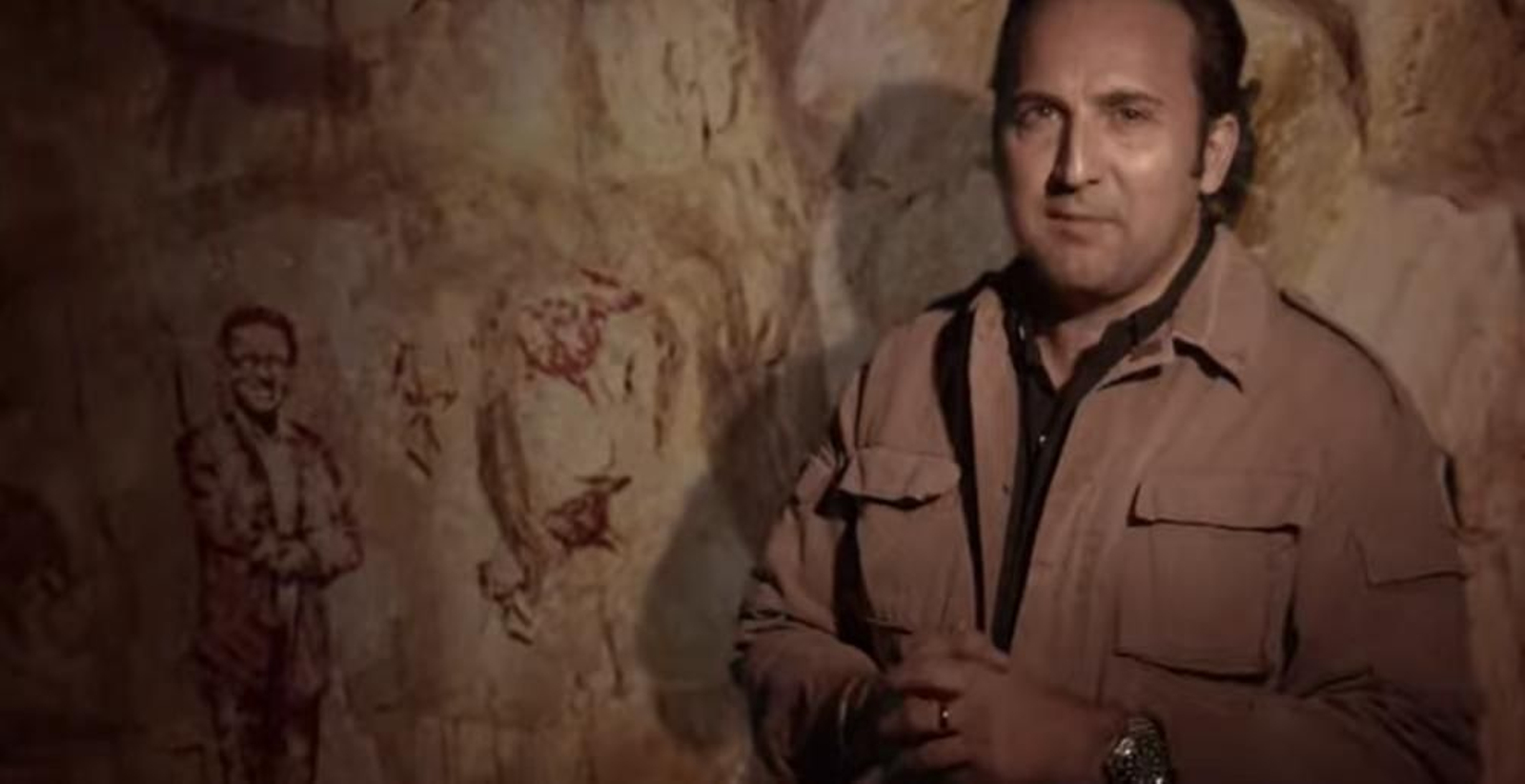 Íker Jiménez señala en el spot la inventada pintura rupestre con Jordi Hurtado
