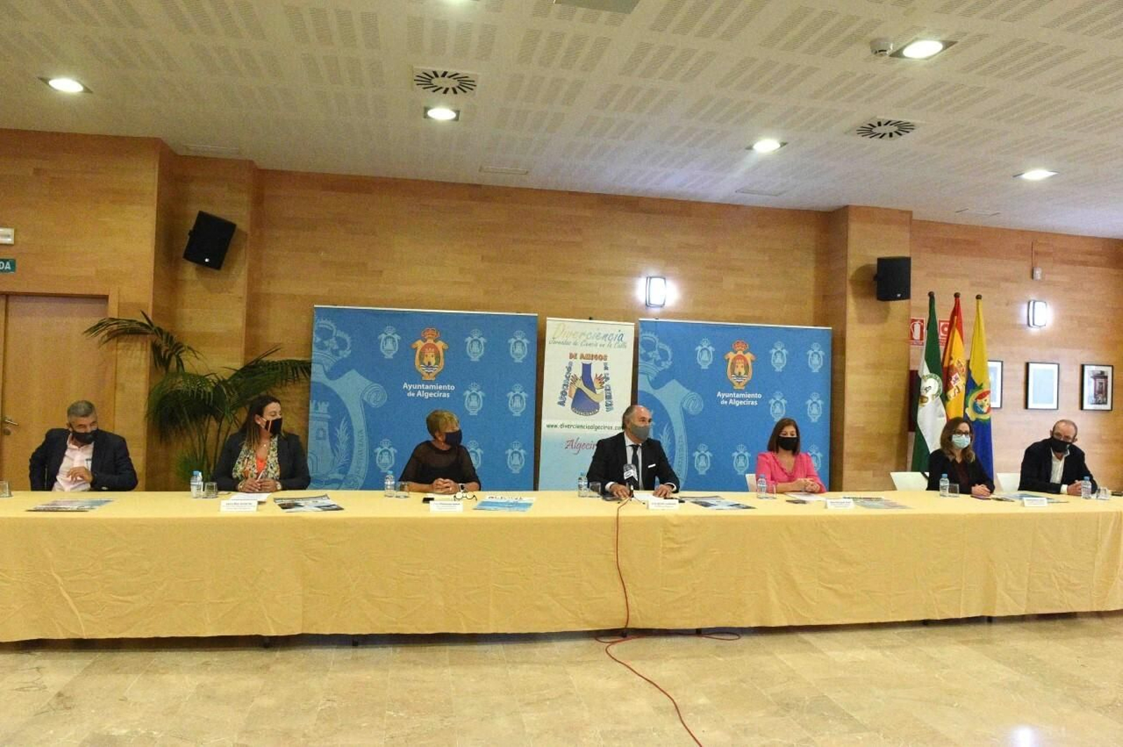Los participantes en la rueda de prensa de presentación de Diverciencia