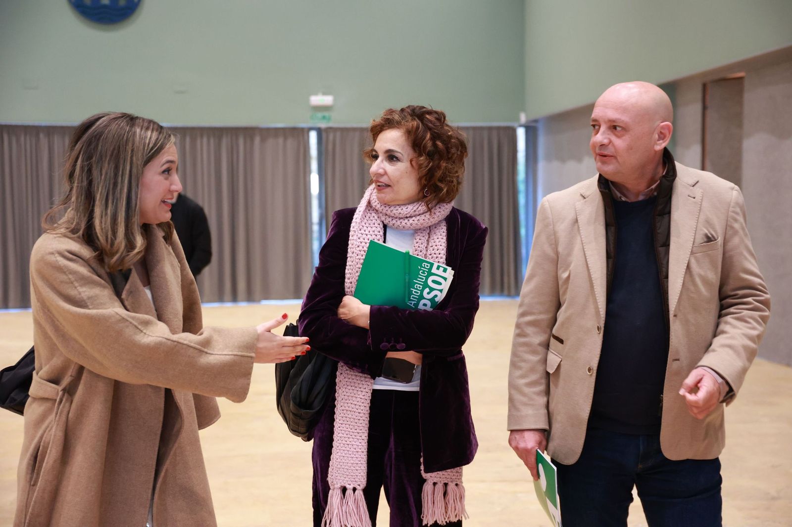 María Jesús Montero flanqueada por la portavoz en el Parlamento, María Márquez, y el secretario de Organización del PSOE andaluz, Francisco Rodríguez.