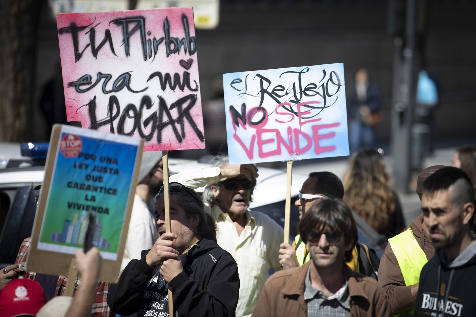 Todas las imágenes de la manifestación contra "el negocio de la vivienda" en Granada