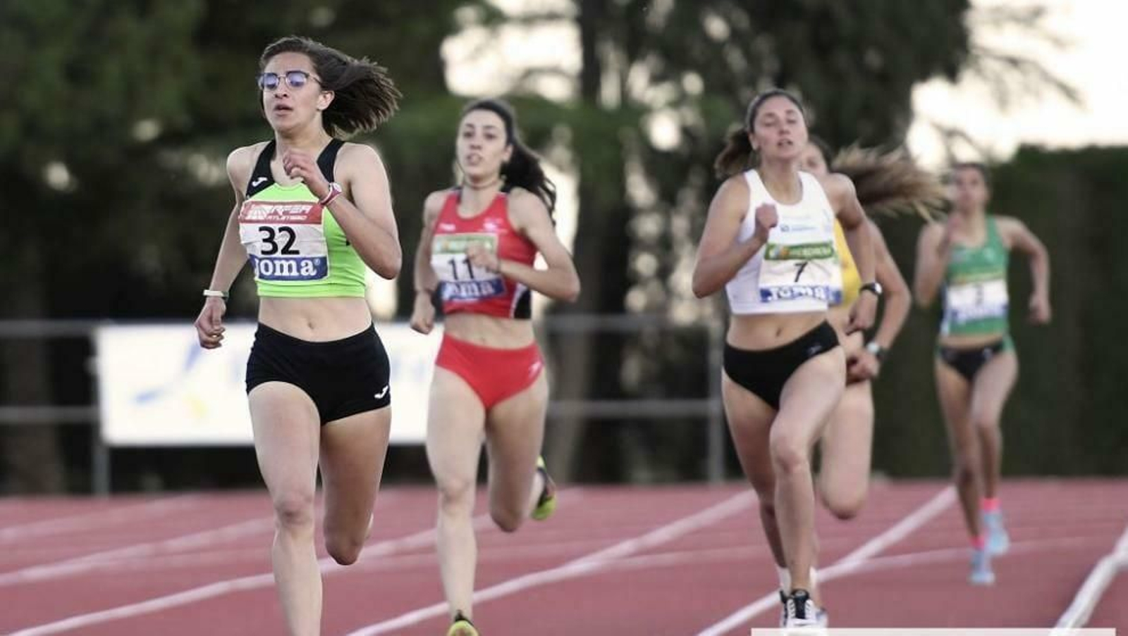 Miriam encabeza una prueba de 800 metros.