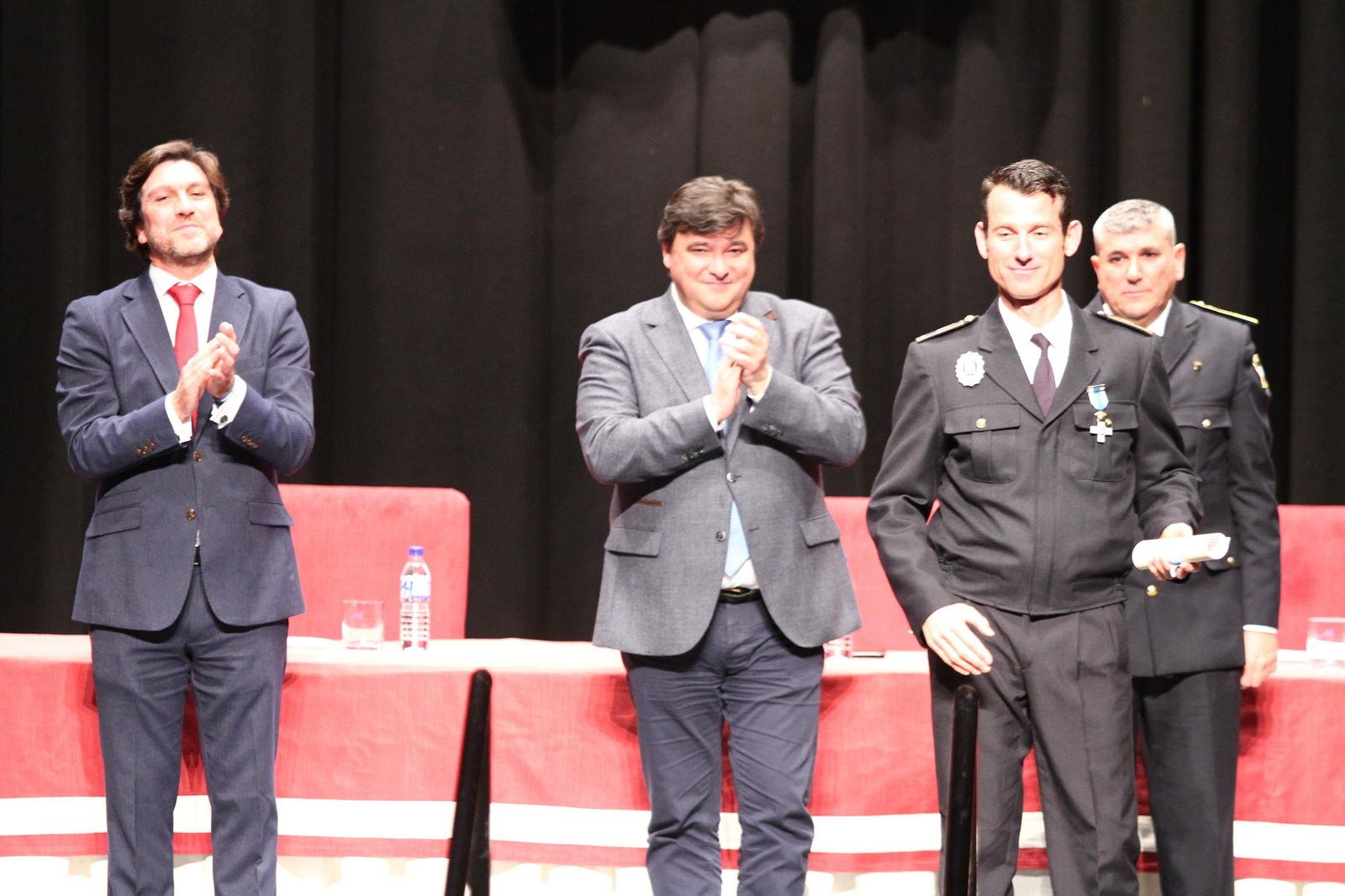 La policía Local entrega las medallas en el día de su patrón