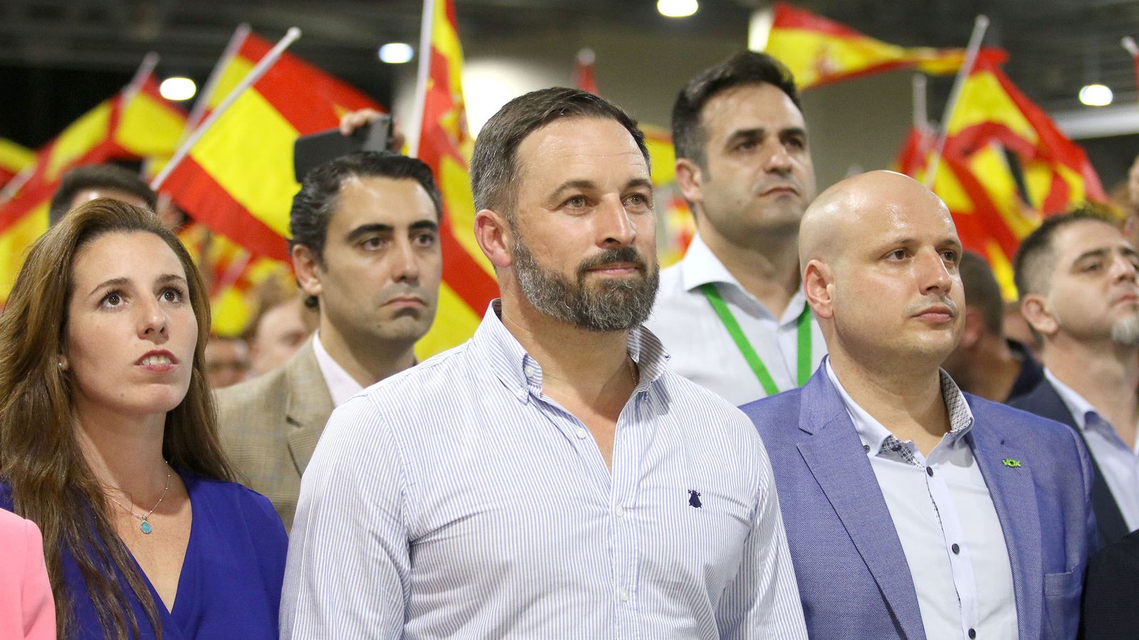 En primer plano, Rocío de Meer, Santiago Abascal y Rodrigo Alonso.