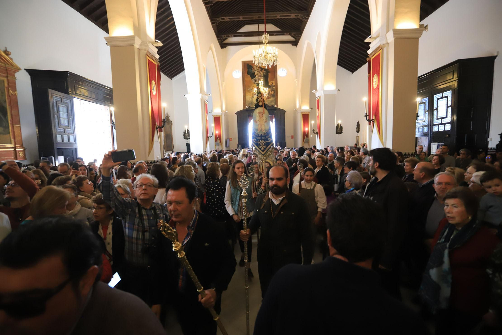 Imágenes de la llegada de la peregrinación de Emigrantes a Almonte acompañando a la Hermandad de San Juan del Puerto