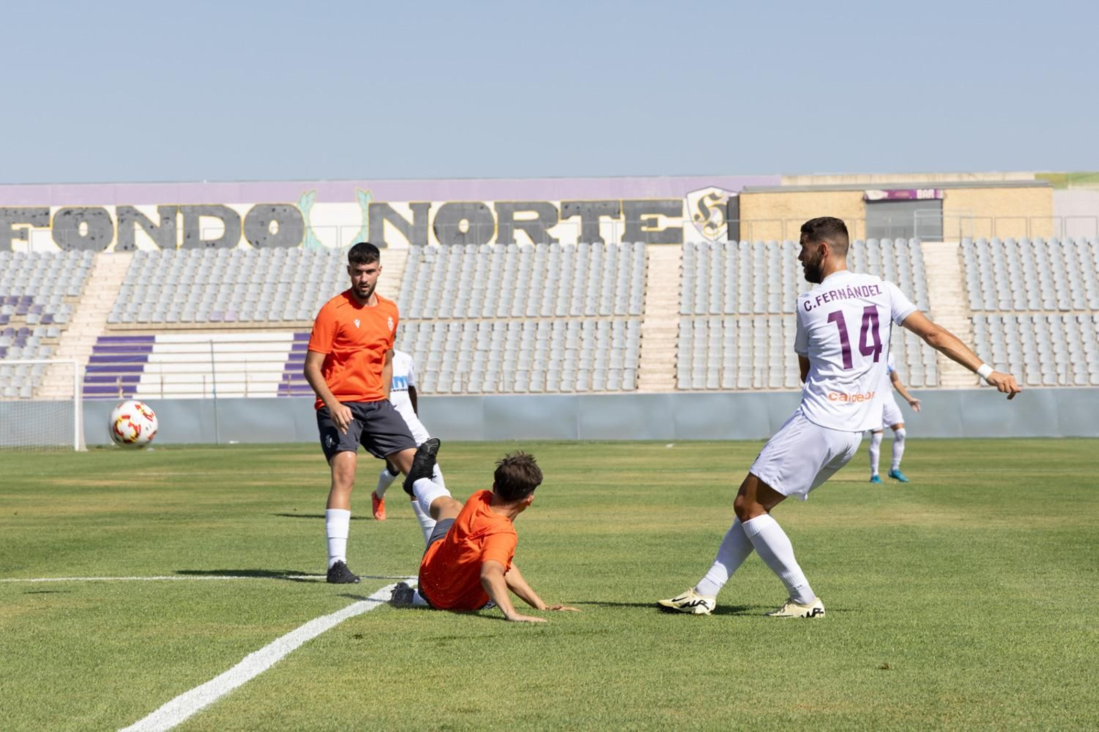 El amistoso entre Real Jaén y su juvenil de Liga Nacional, en imágenes