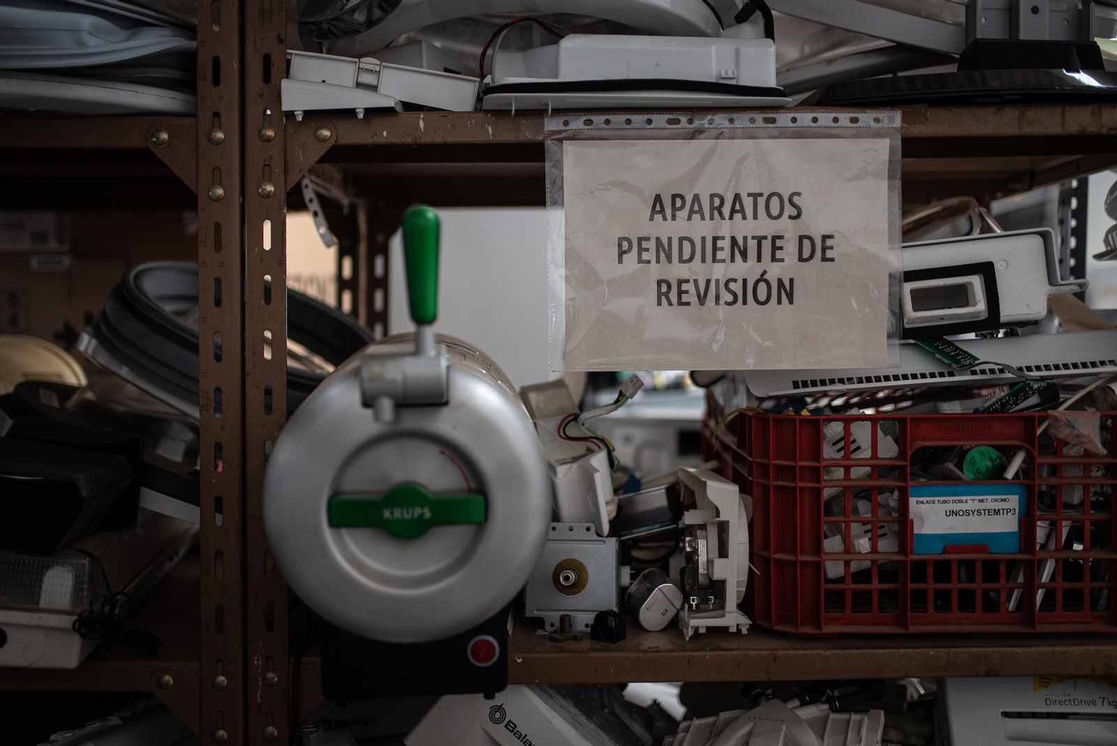 Una visita a la tienda de Traperos de Emaús en imágenes