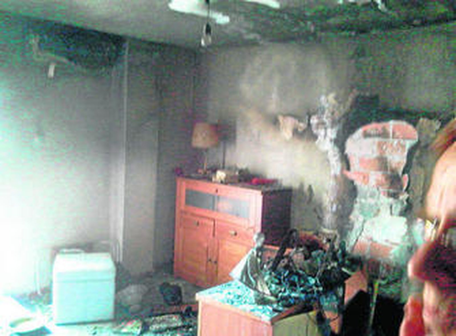 Daños ocasionados por el fuego en una de las viviendas