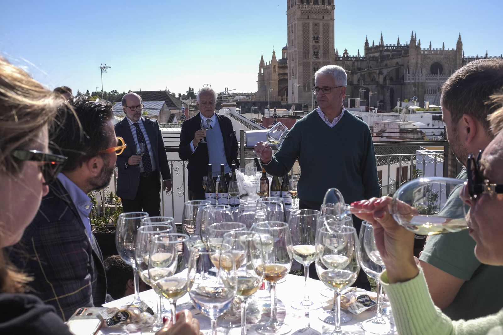 José Antonio Sánchez Pazos, enólogo de Delgado Zuleta, en plena cata.