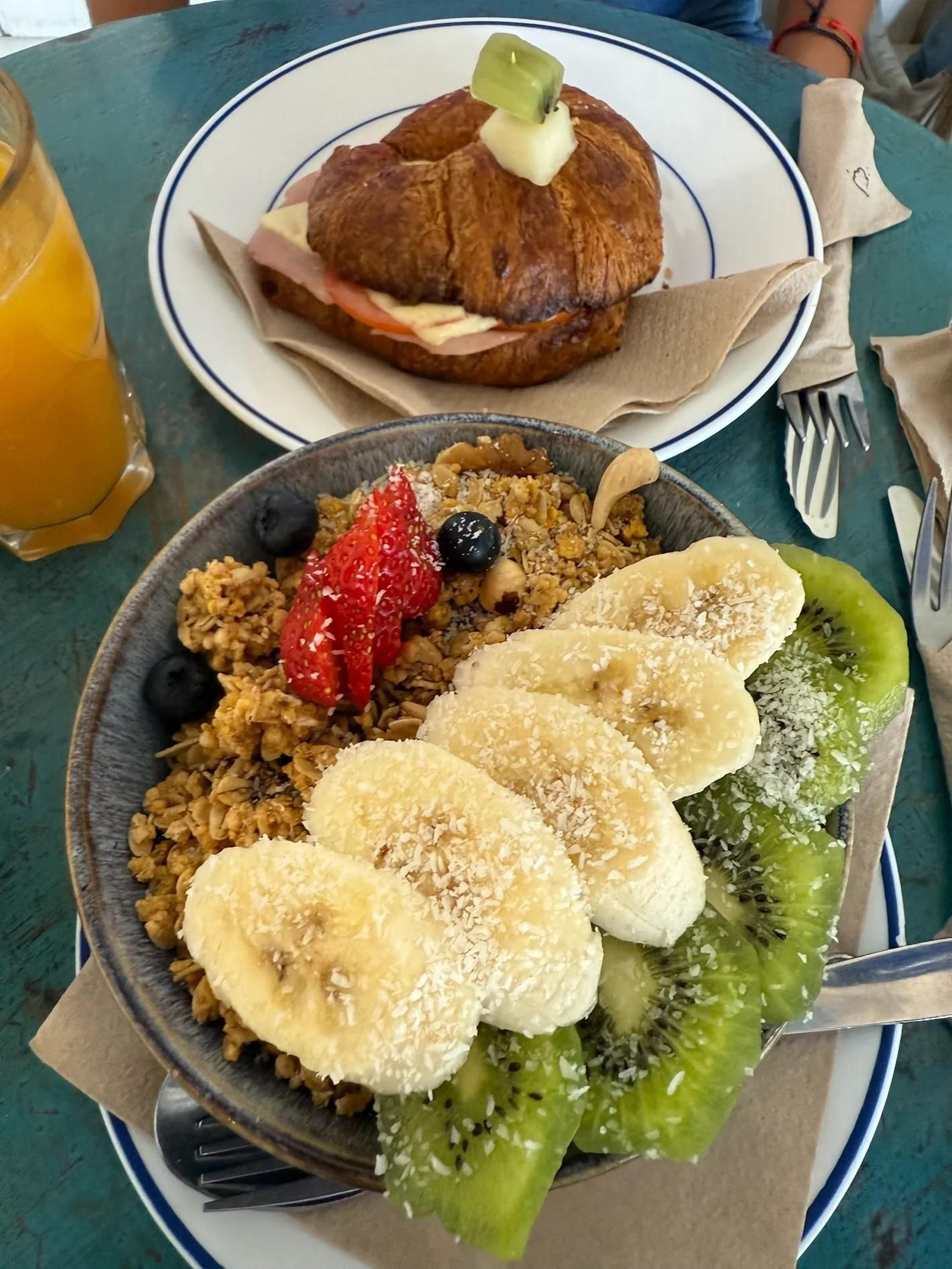 Desayuno de Café Azul, en Tarifa. 2