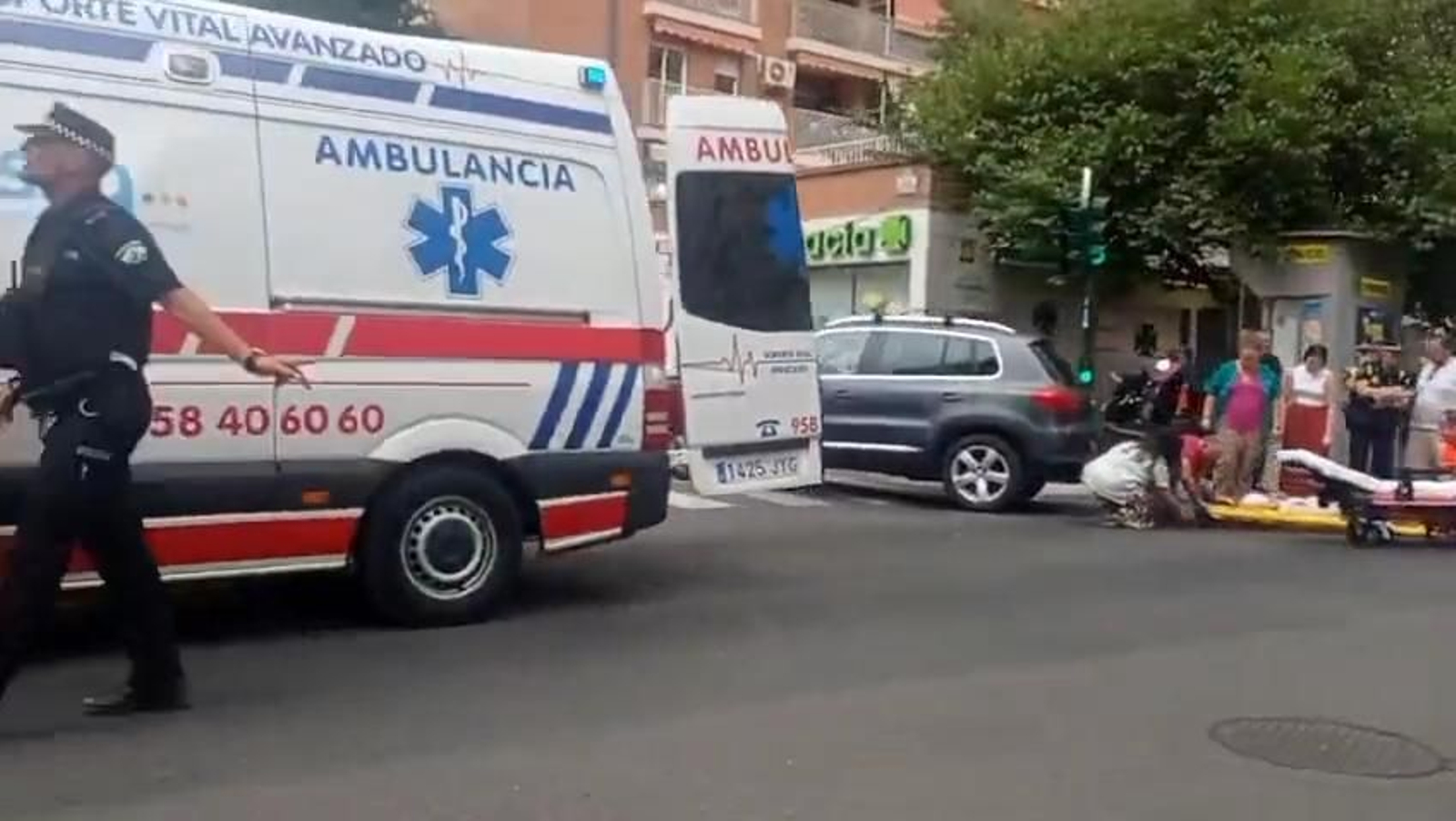 Accidente de moto y coche en los Alminares de Granada