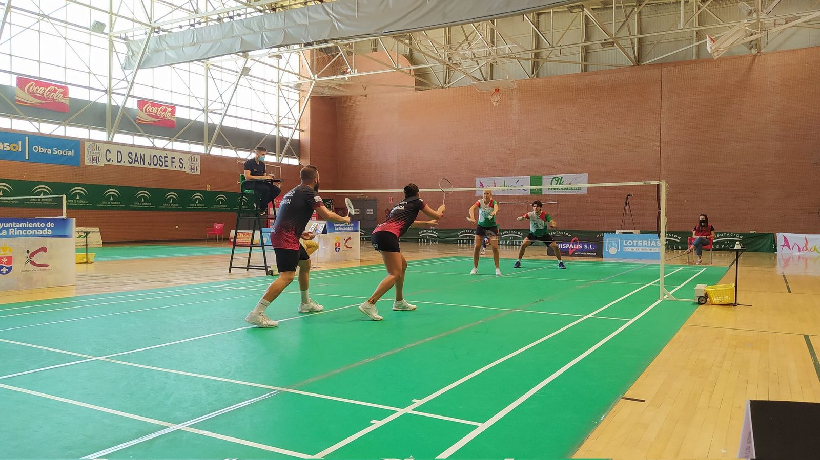 Un momento del duelo de dobles mixtos.