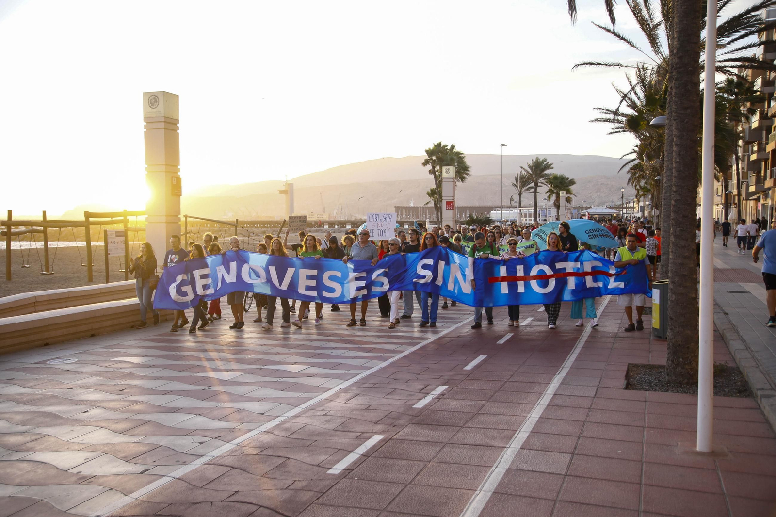 La manifestación "Genoveses sin hotel", en imágenes