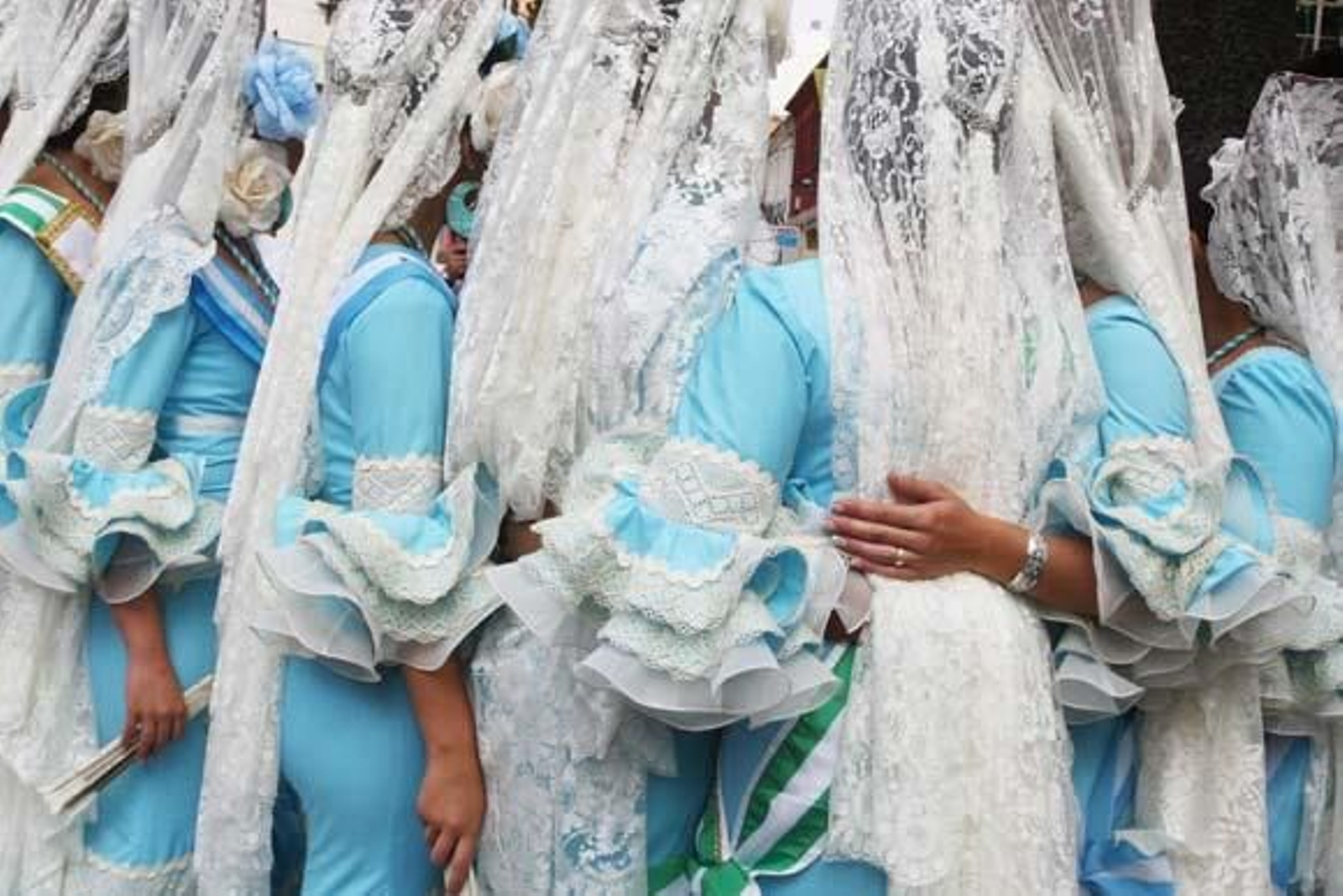 Los linenses se volcaron en la celebración del Domingo Rociero y el Real y el centro tuvieron un gran ambiente

Foto: Paco Guerrero