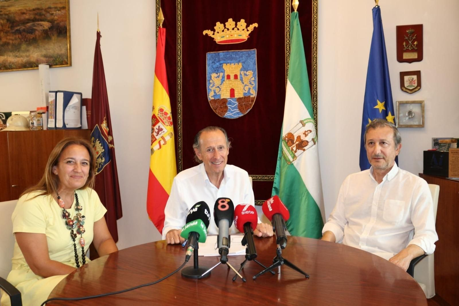 Ana González, José María Román y Rodolfo Pérez, en rueda de prensa.