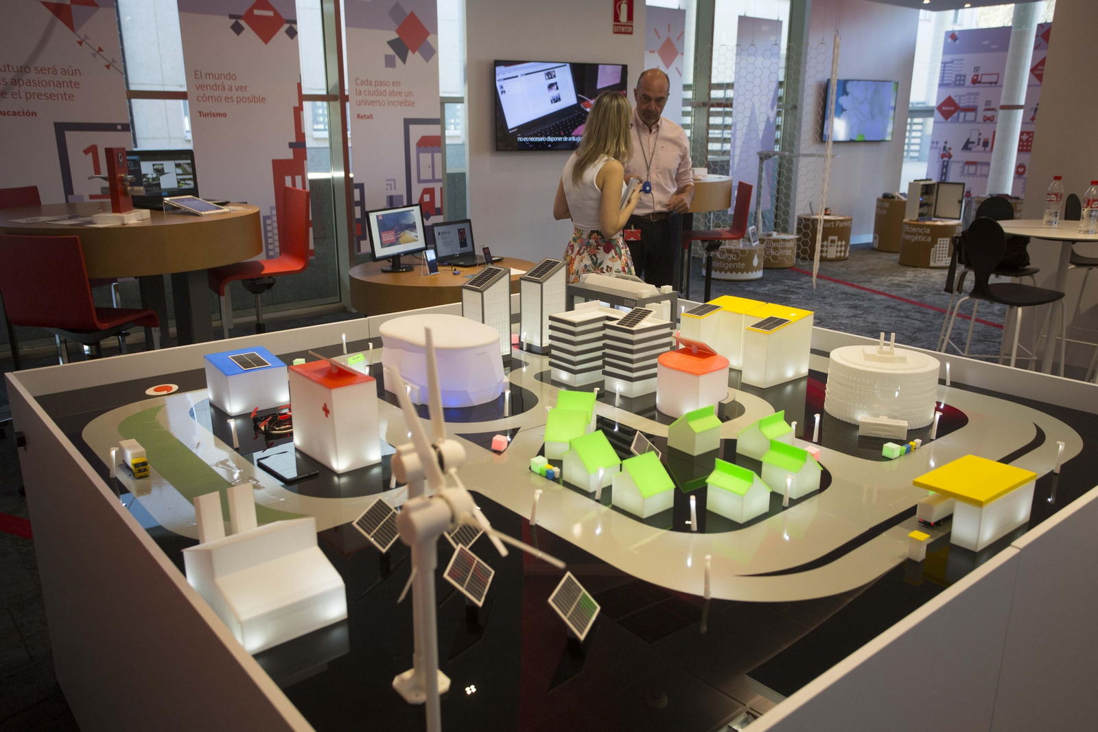Maqueta de una "smart city" presentada por Vodafone en el Mobile World Congress de Barcelona.