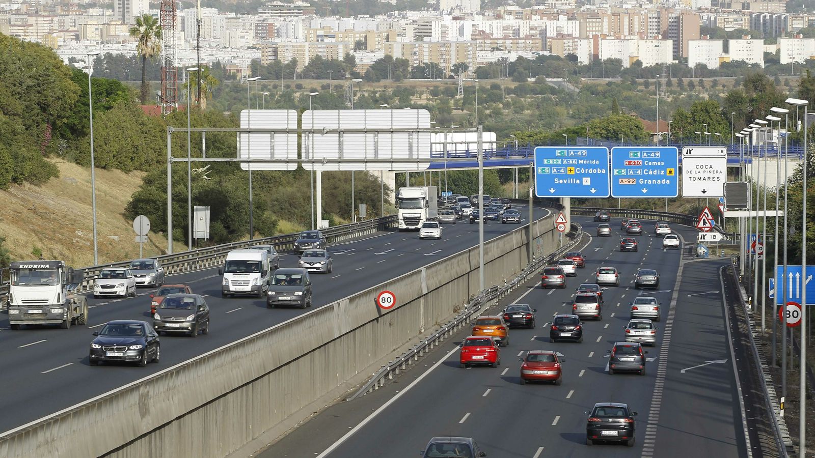 Los accesos a Sevilla por la autovía A-49.