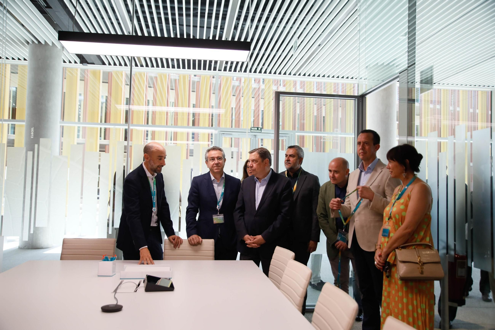 El ministro de Agricultura, Pesca y Alimentación, Luis Planas, visita el Centro Tecnológico Financiero del Grupo Cajamar en el Parque Científico-Tecnológico de Almería (PITA), en imágenes