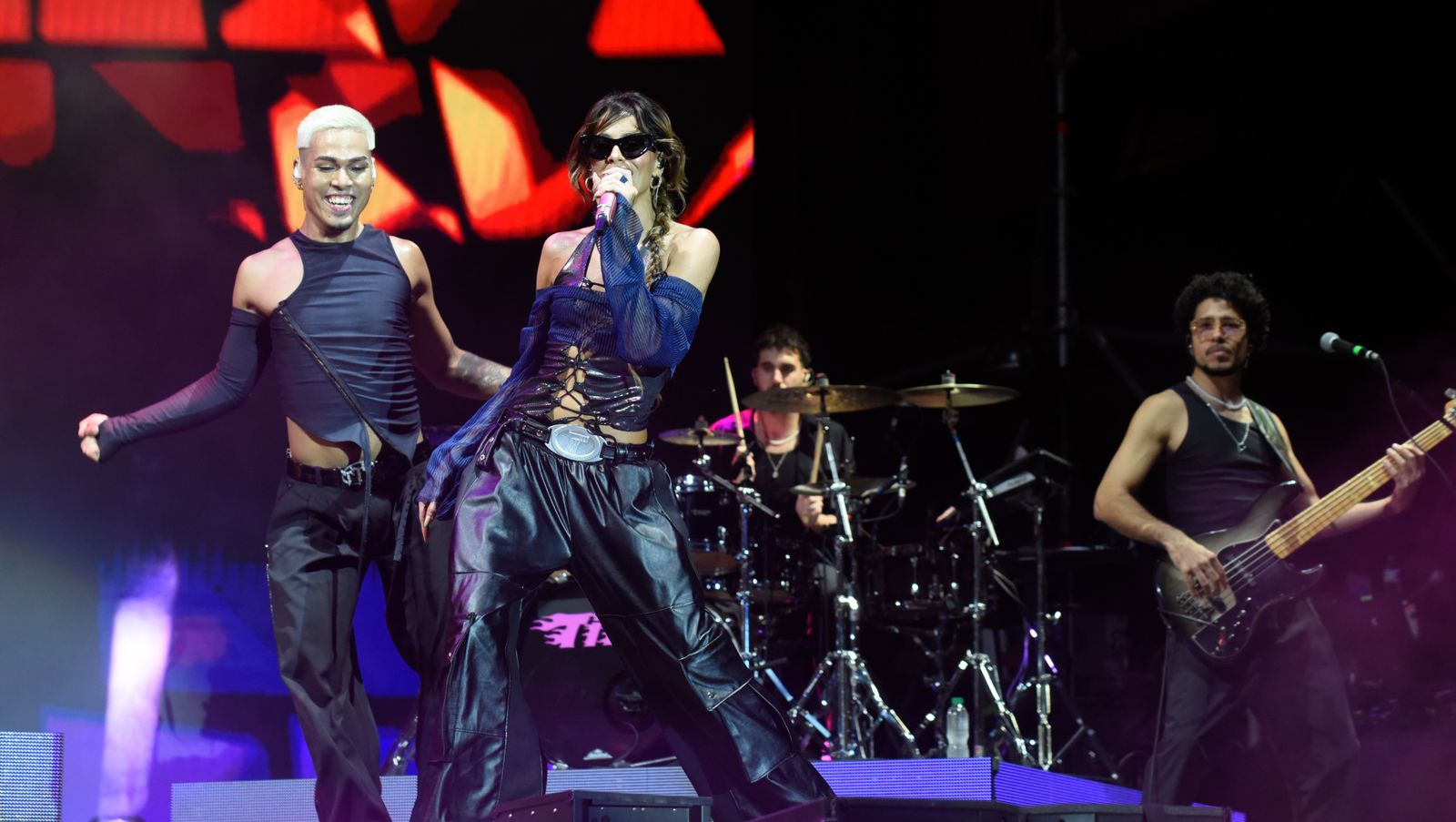 La cantante Tini desata la locura en Sevilla.