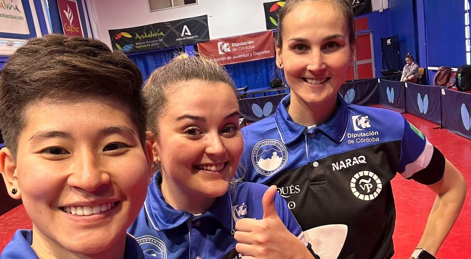 Las palistas del Museo de la Almendra Francisco Morales celebran su triunfo ante el Alicante.