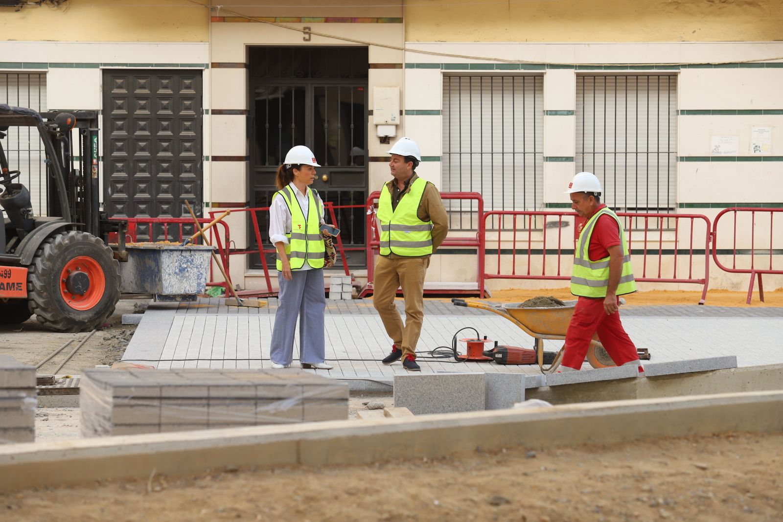 Las obras de peatonalización de la Plaza de Los Dolores, en imágenes