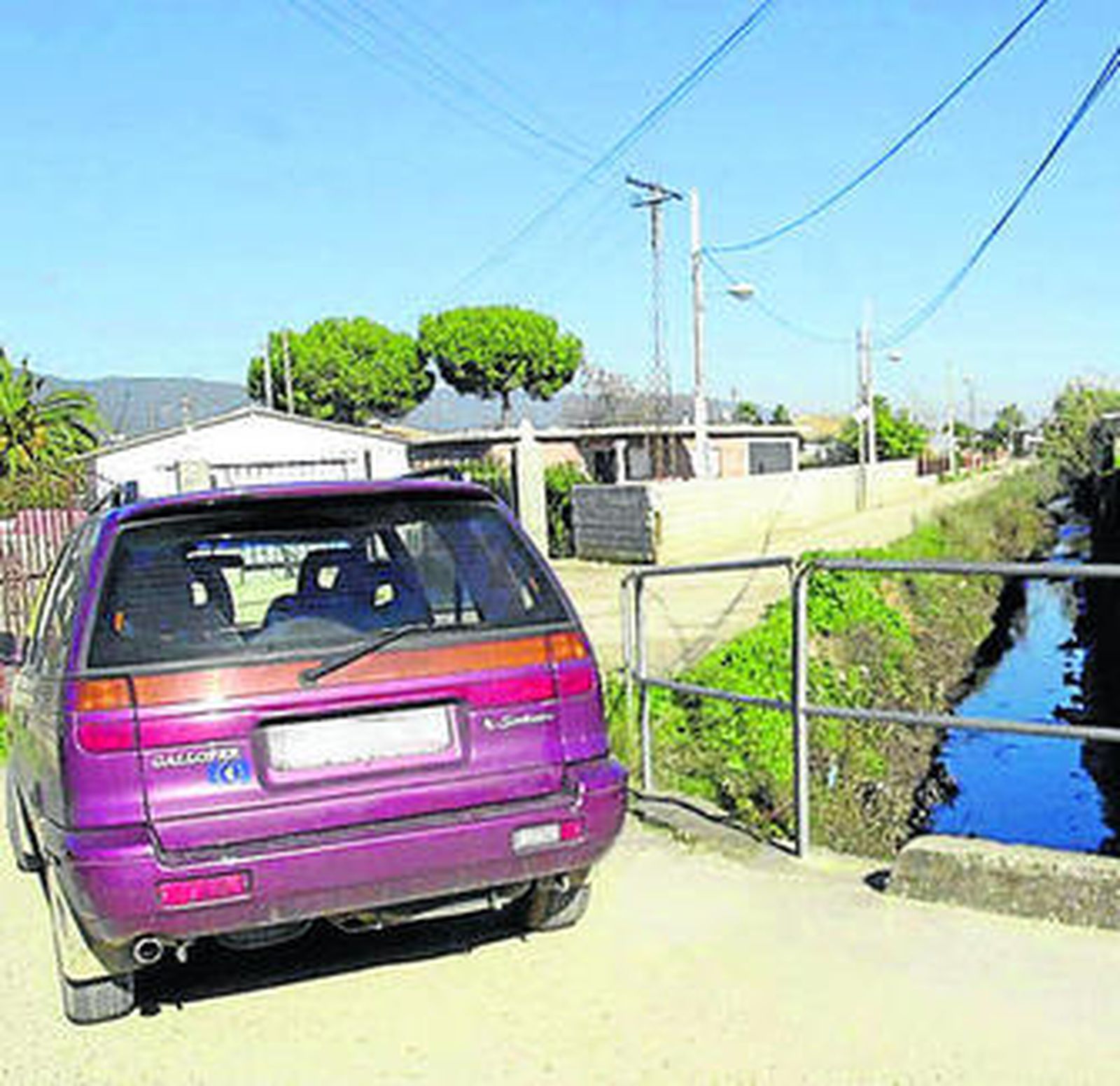 Una calle de parcelas junto al Aeropuerto.