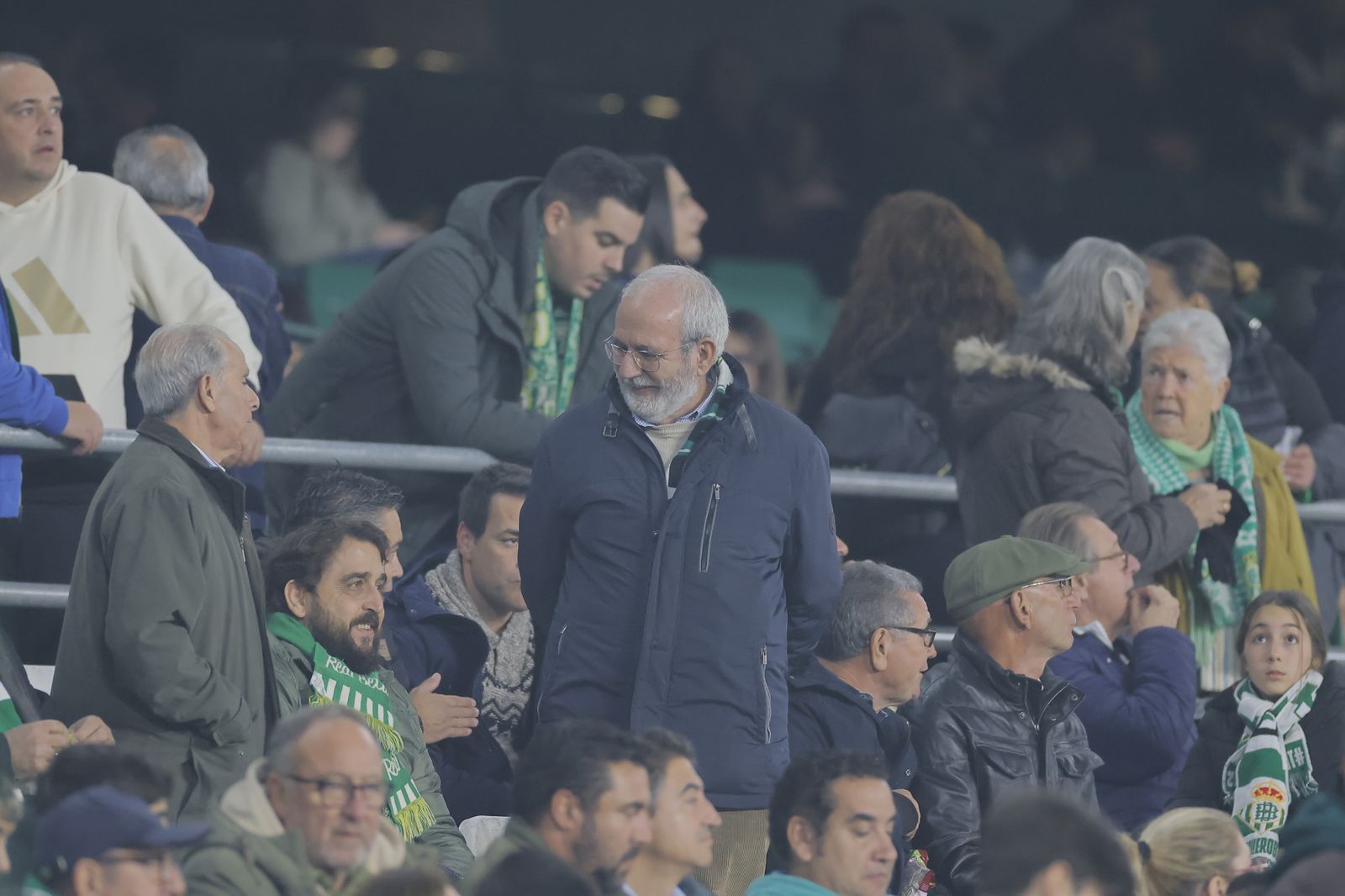 Búscate en las fotos del Betis-Las Palmas