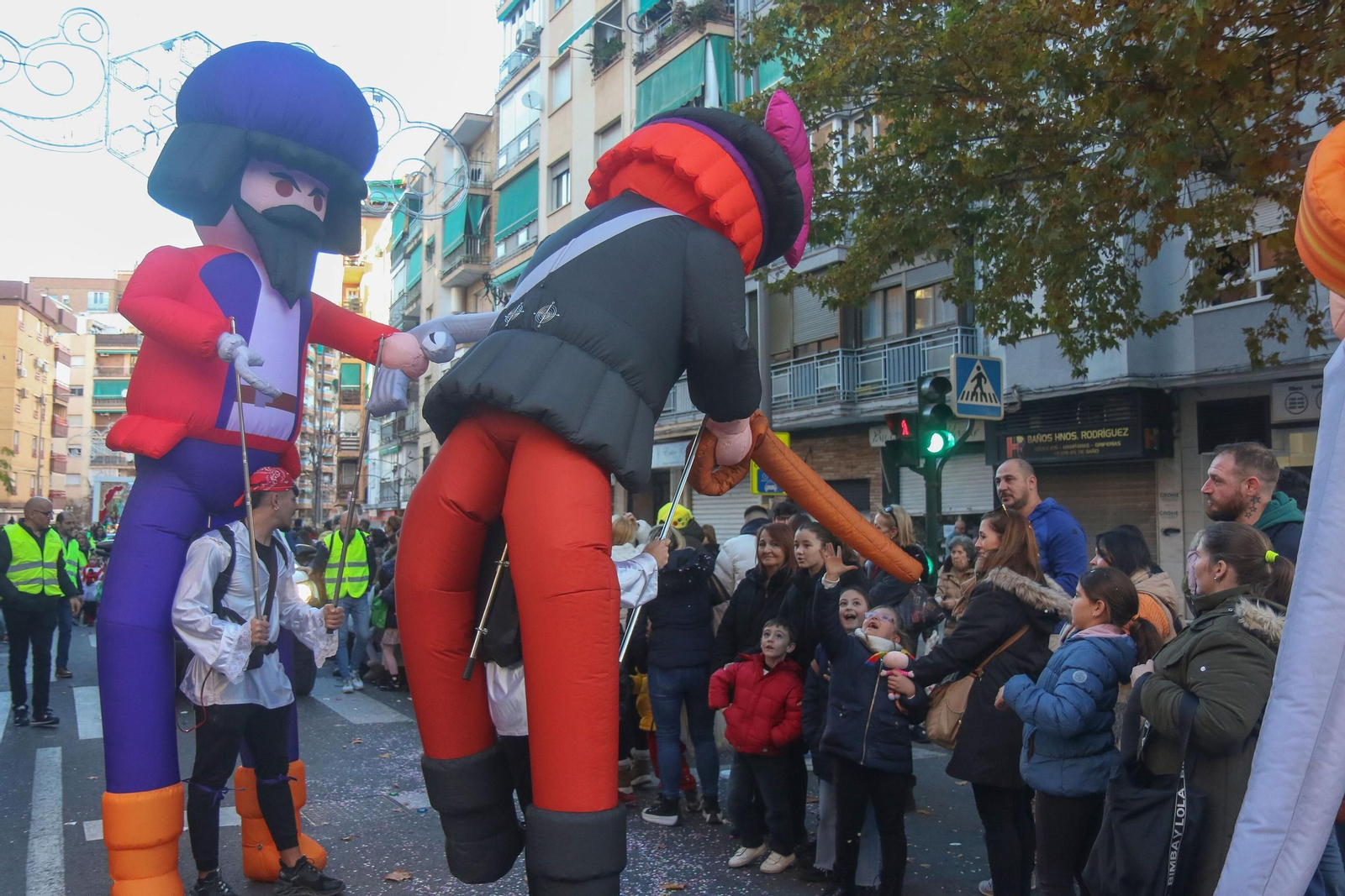 Las mejores imágenes de la cabalgata de Papá Noel en Granada
