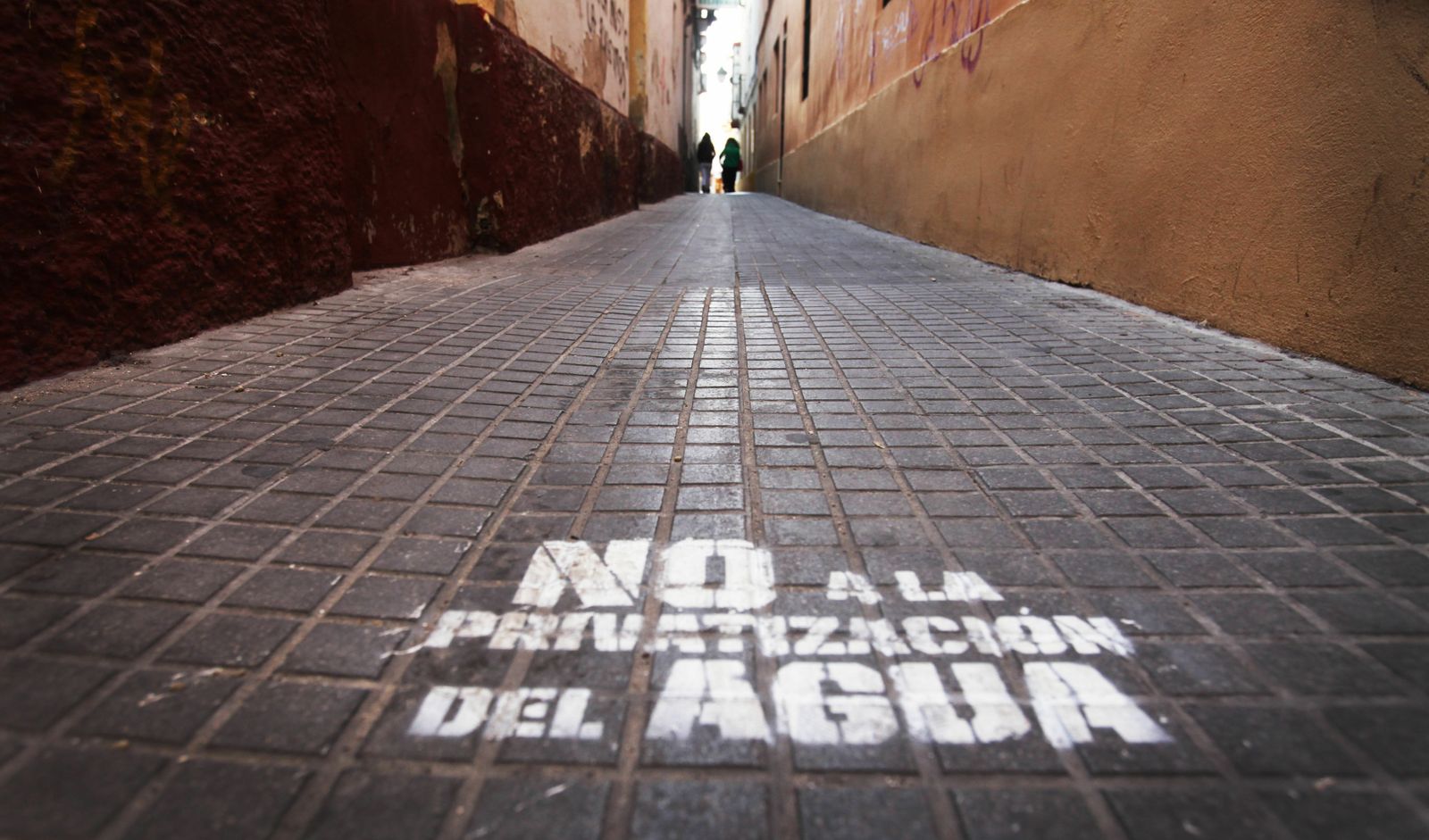 Pintada reivindicativa cuando la gestión del agua dejó de ser pública.