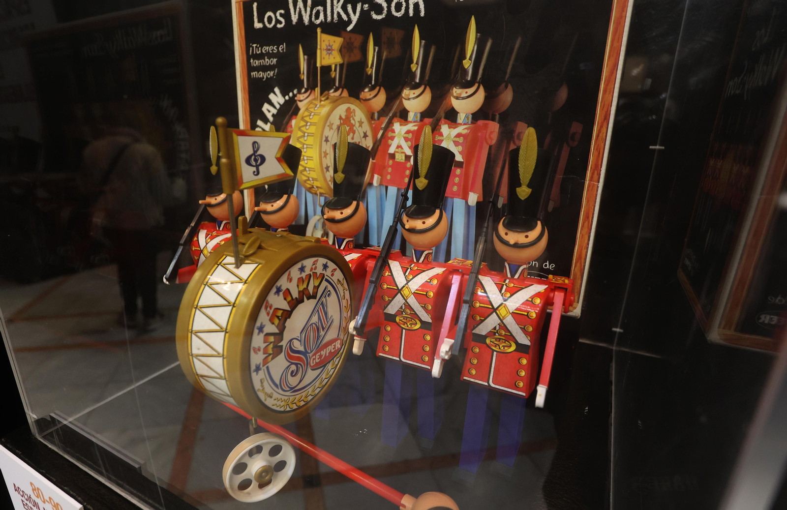 Exposición de juguetes antiguos en el Mercantil