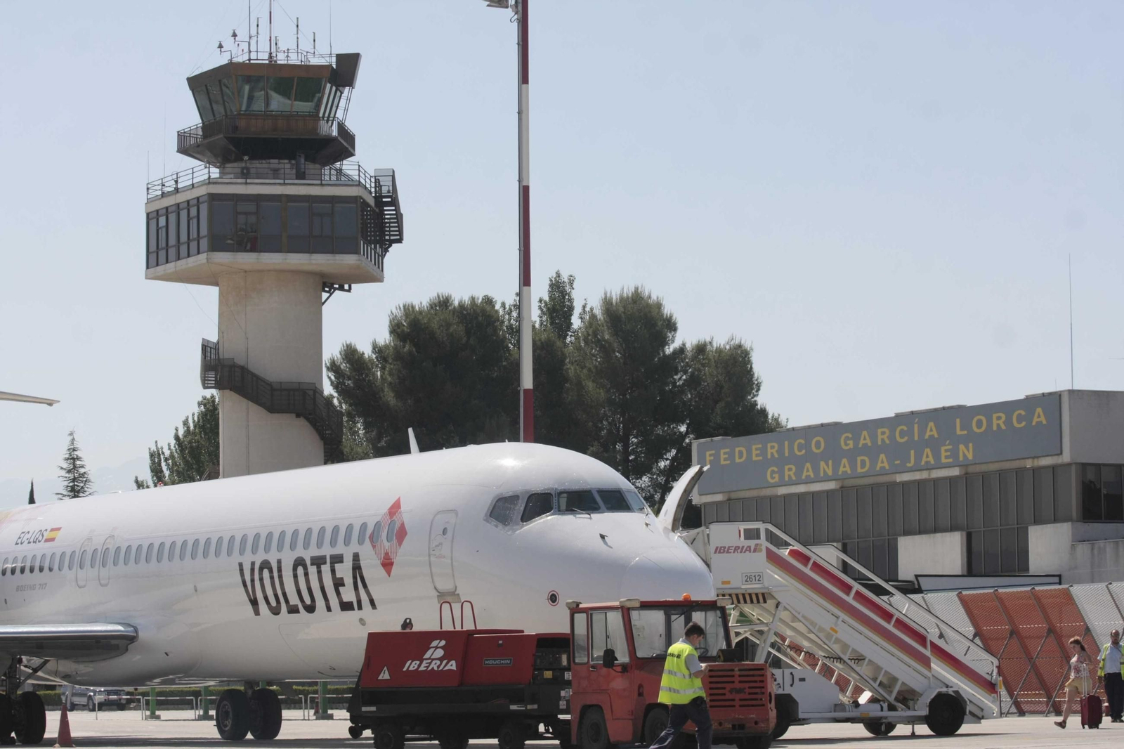 Un avión de Volotea en el Aeropuerto de Granada