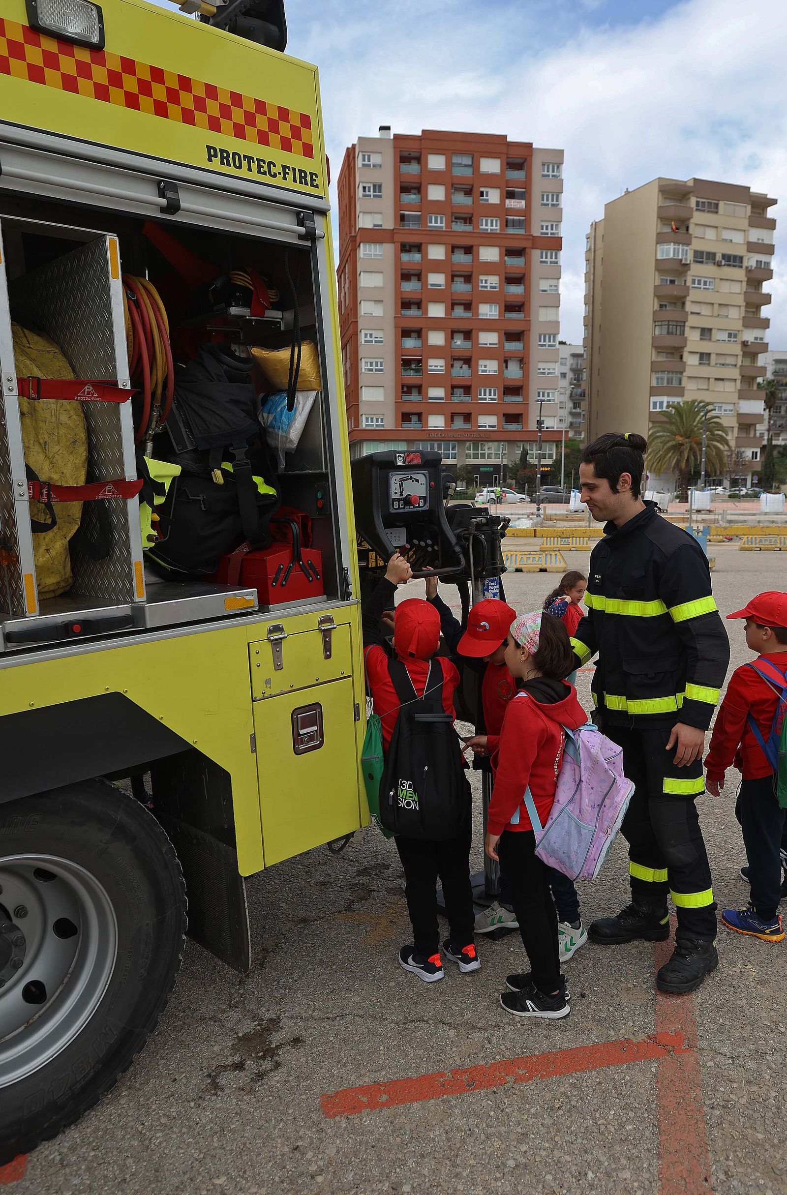 Imágenes del Día Europeo del 112 celebrado en el Puerto de Algeciras